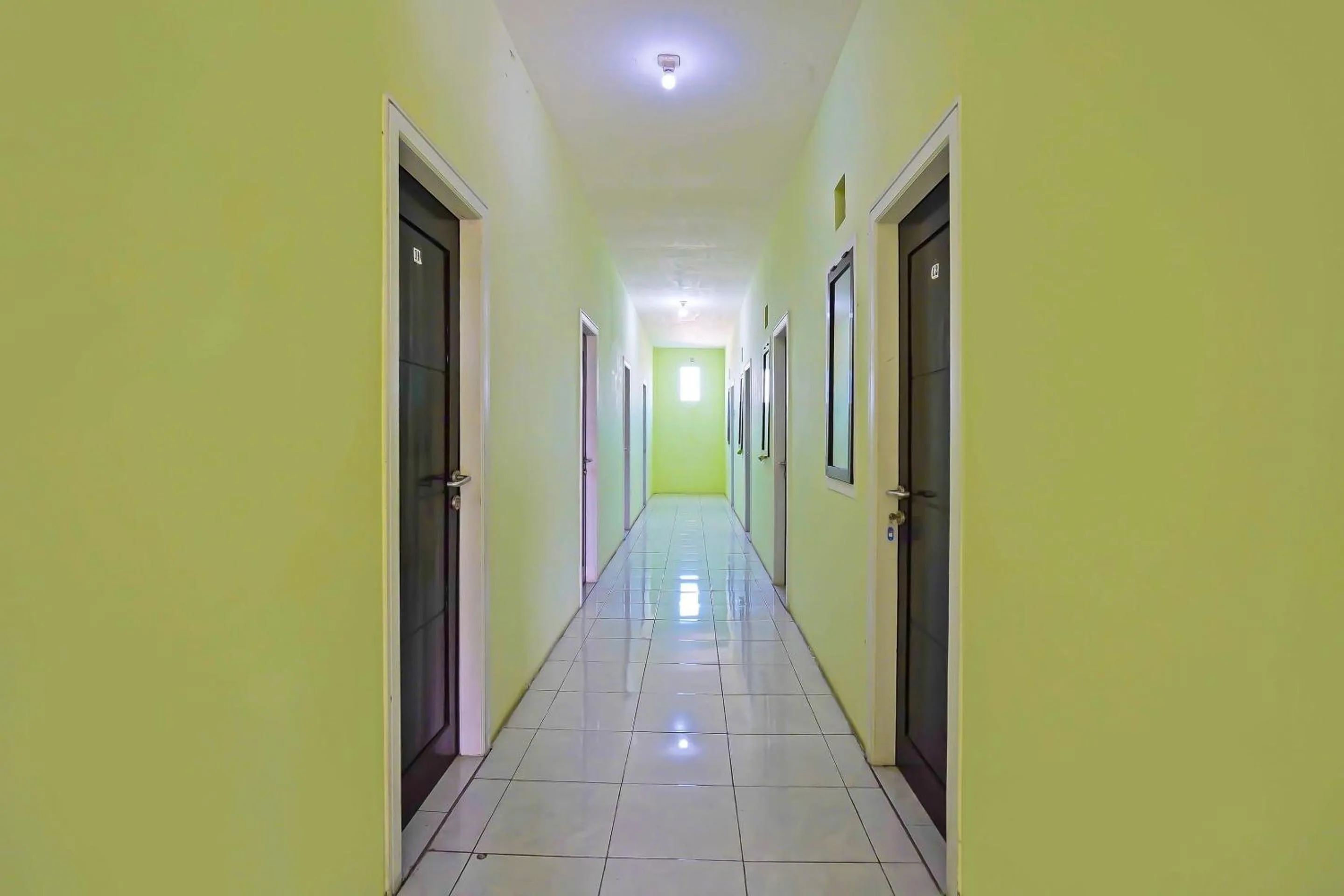 Lobby or reception in OYO Life 92474 Penginapan Rusunawa Ii