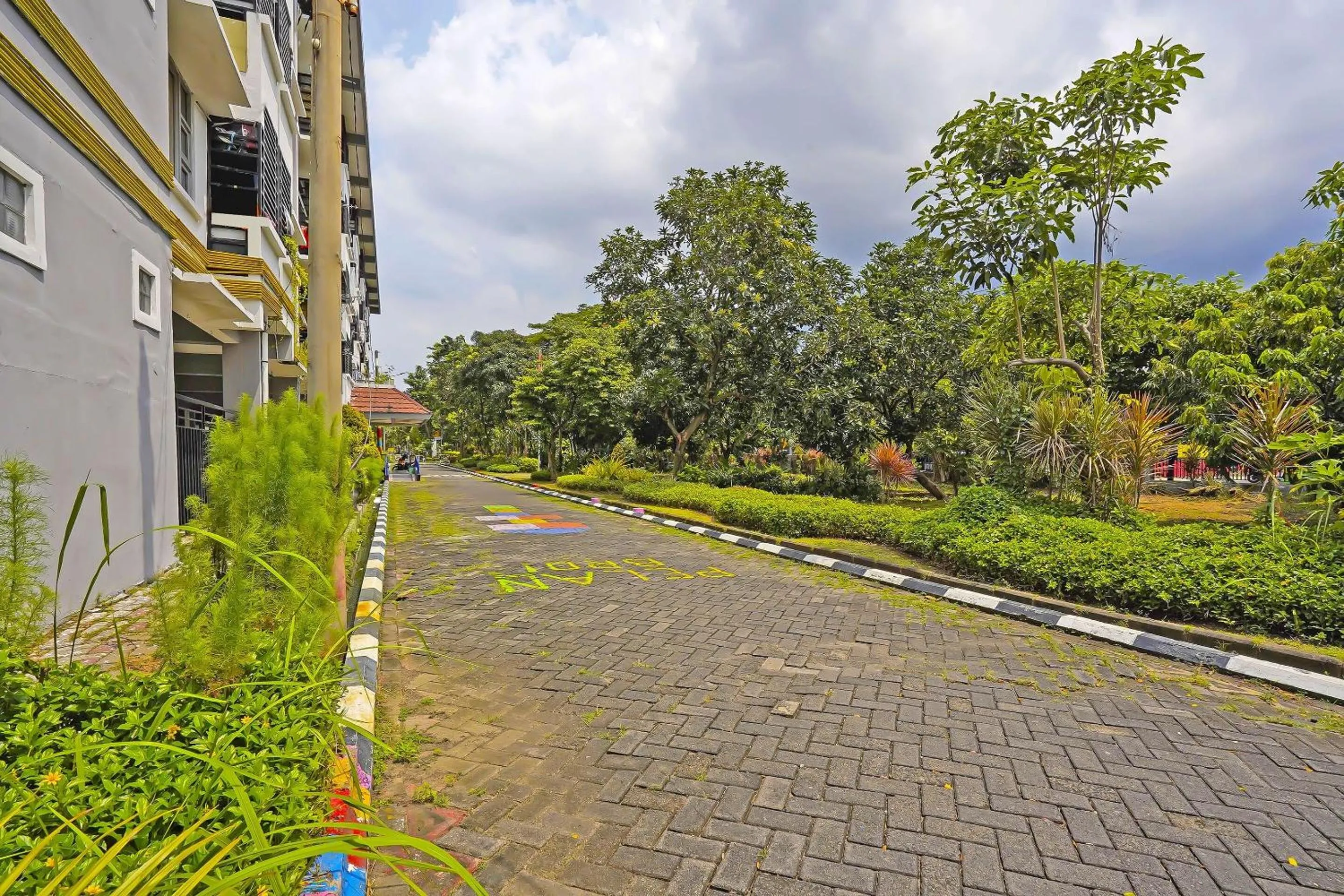 Facade/entrance in OYO Life 92474 Penginapan Rusunawa Ii