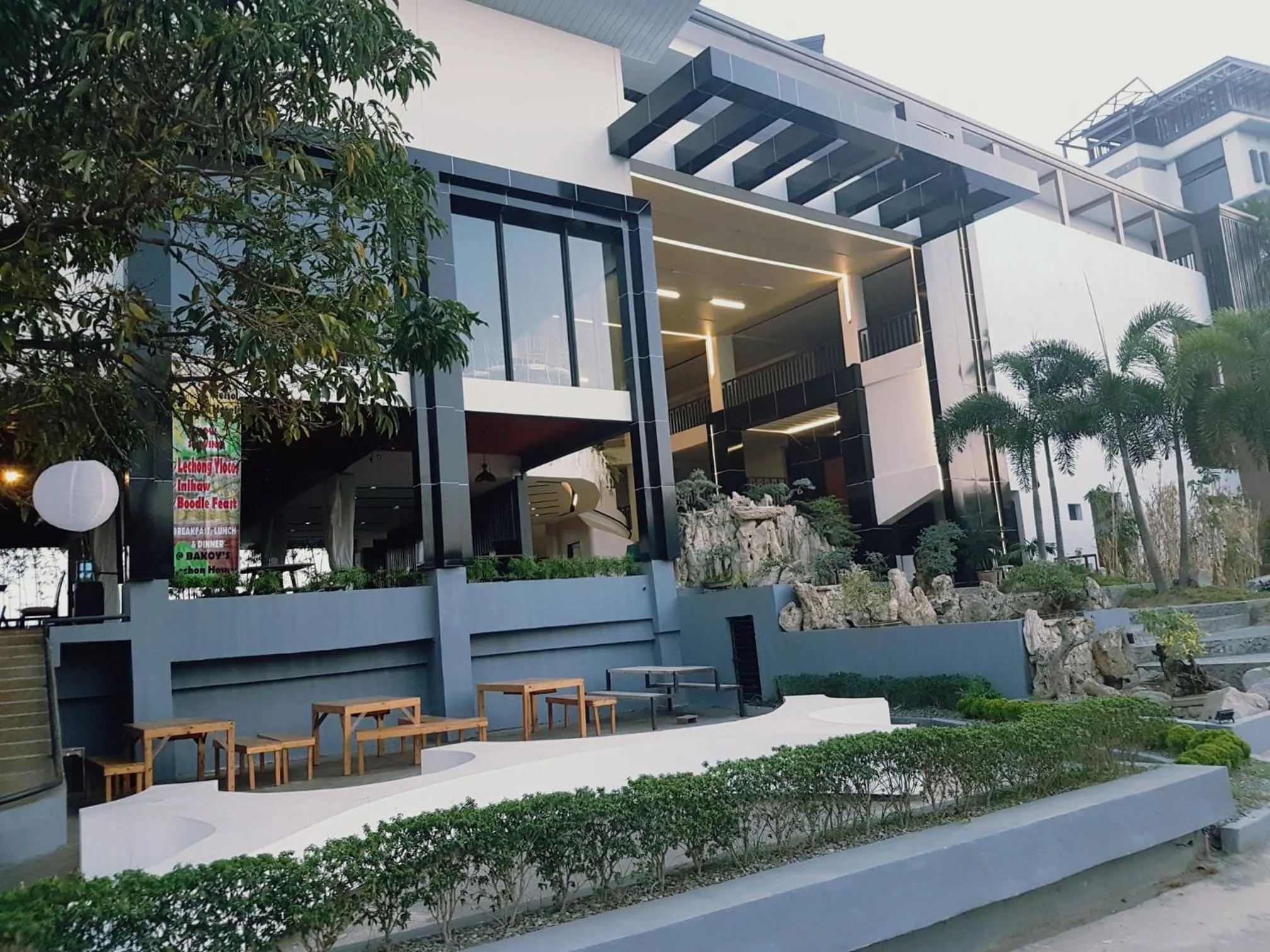 Facade/entrance in MelSol Hotel