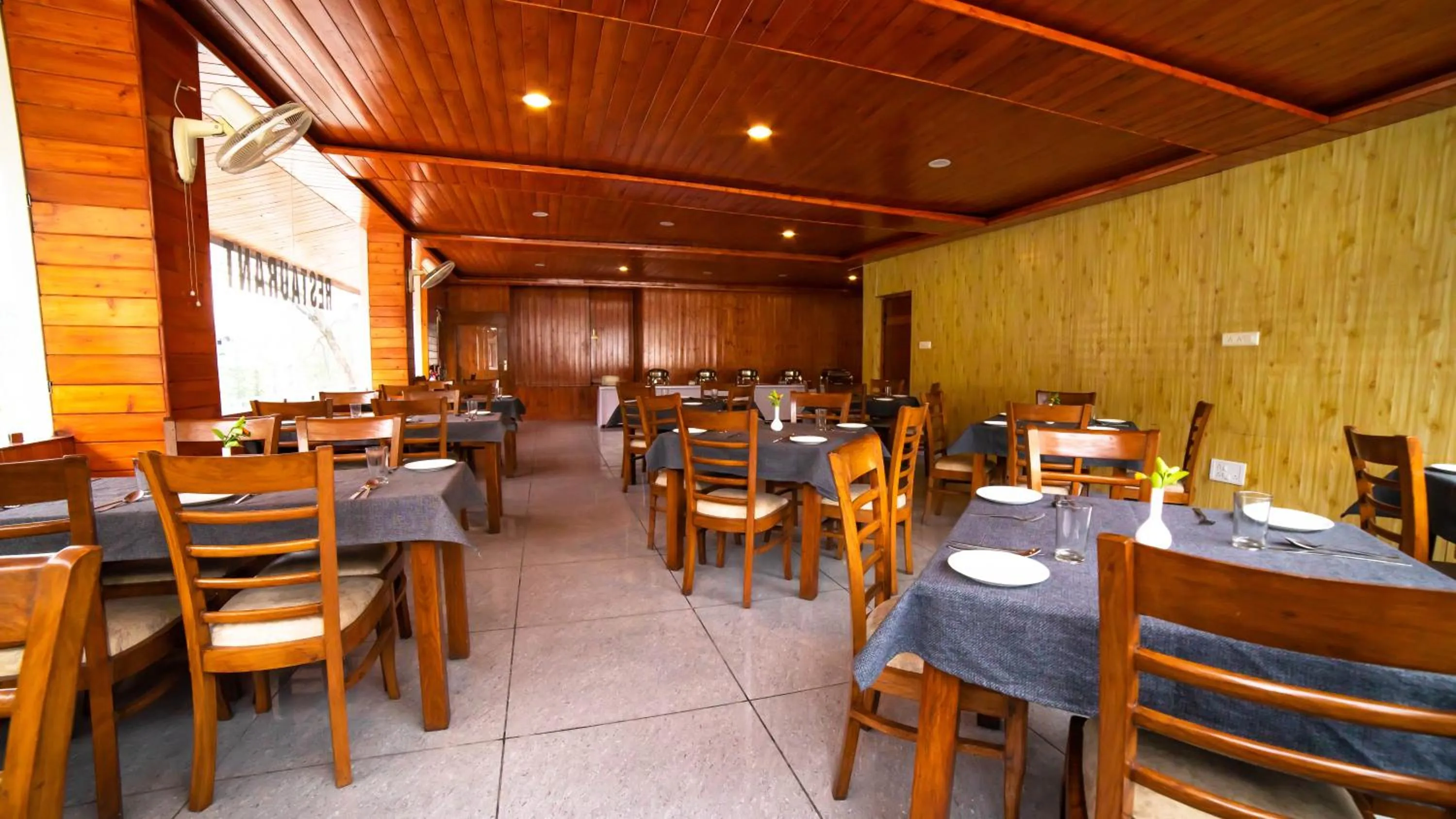 Restaurant/places to eat in Vaayu Resorts And Spa