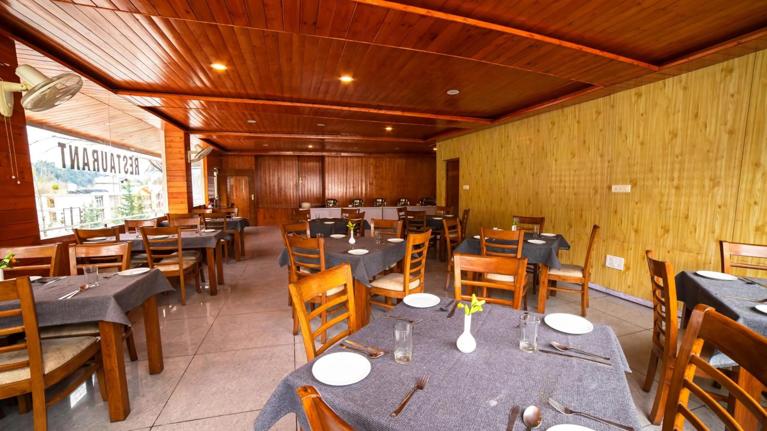 Restaurant/places to eat in Vaayu Resorts And Spa