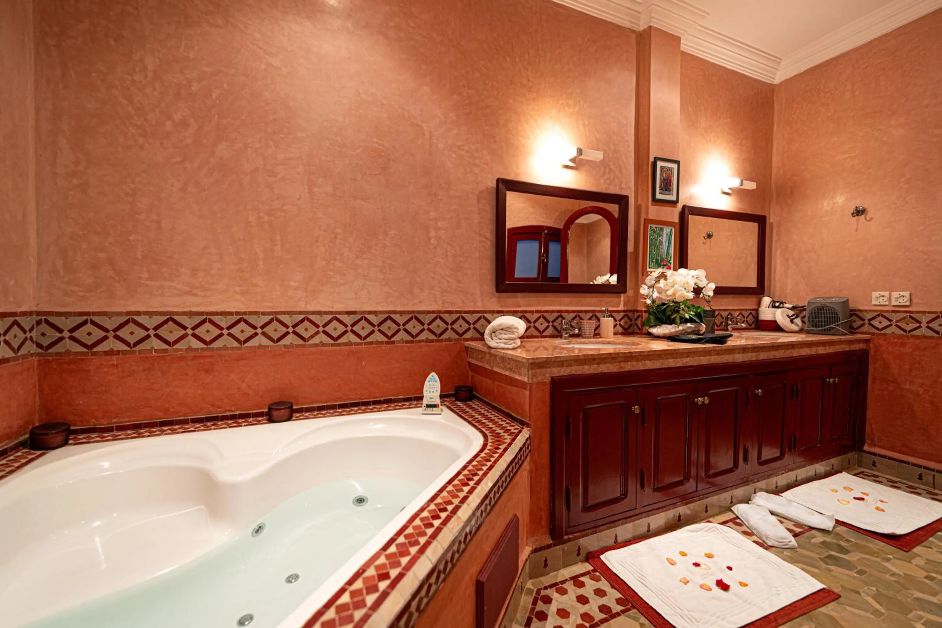 Hot Tub in Palais les sources de l'atlas & spa