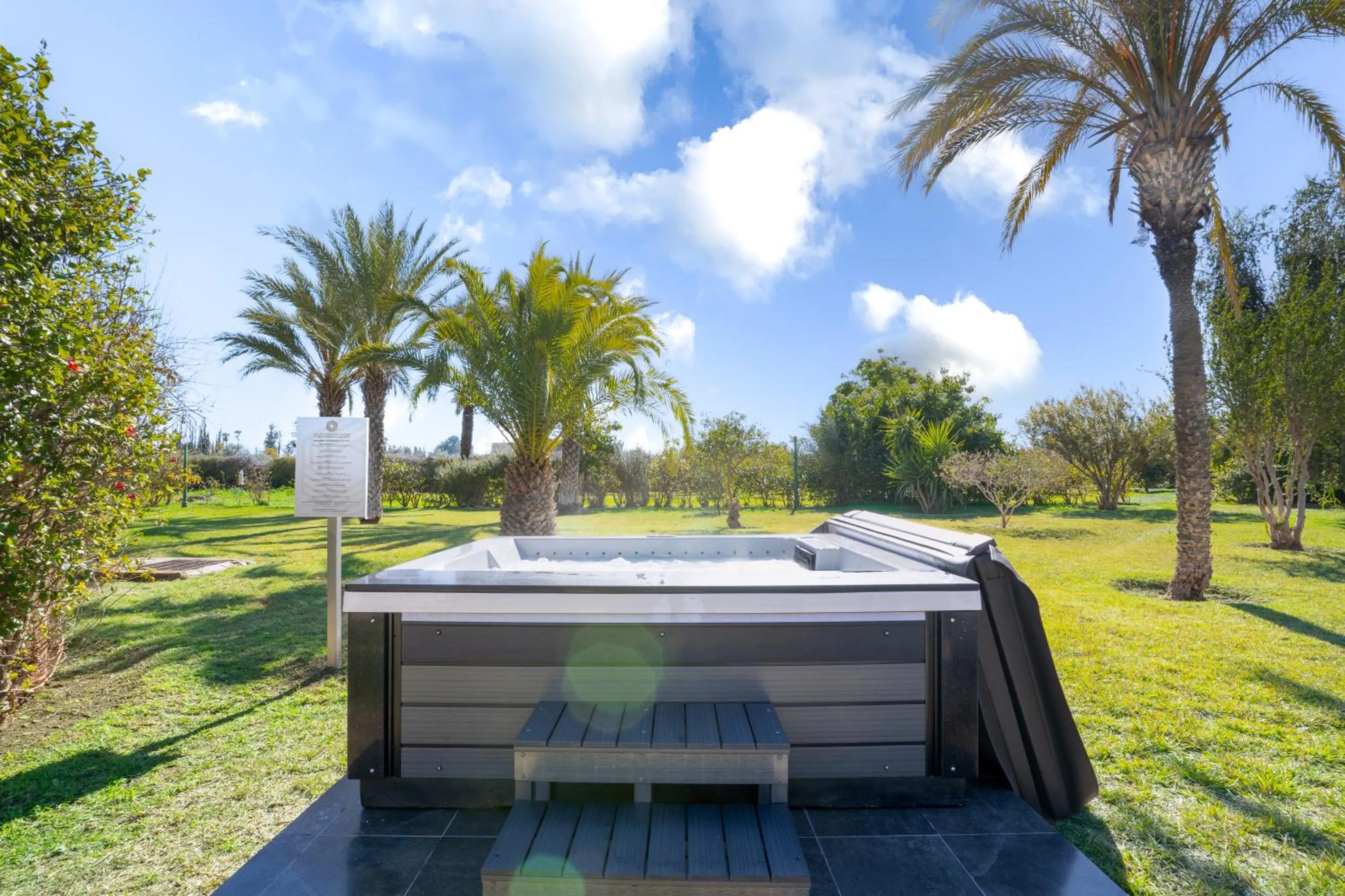 Hot Tub in Palais les sources de l'atlas, Padel & spa