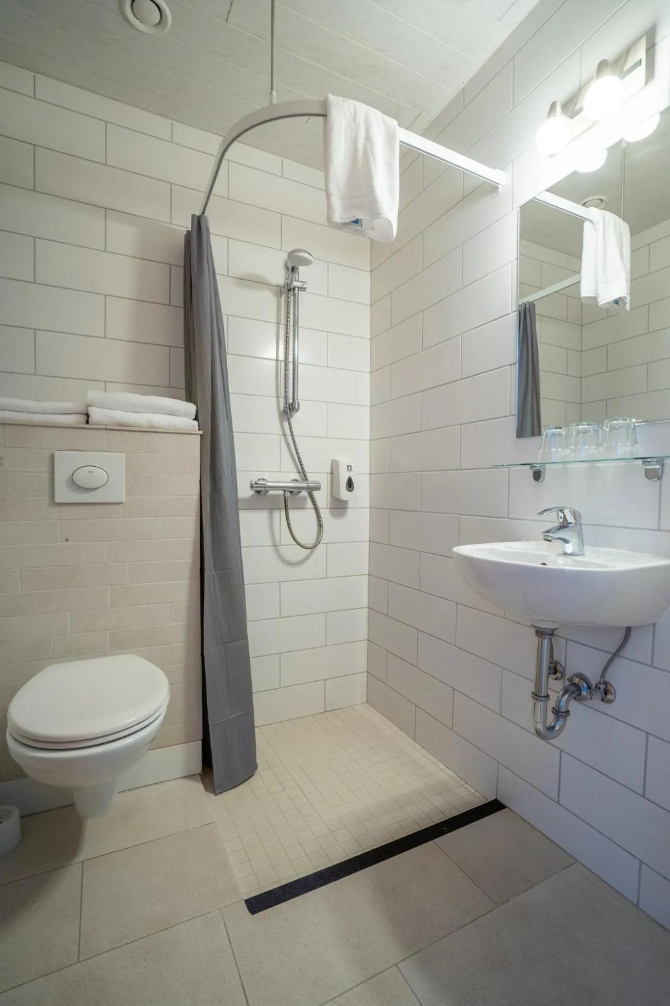 Bathroom in Hotel Breiddalsvik