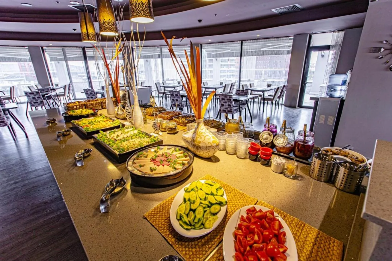 Restaurant/places to eat in Dedepark Hotel