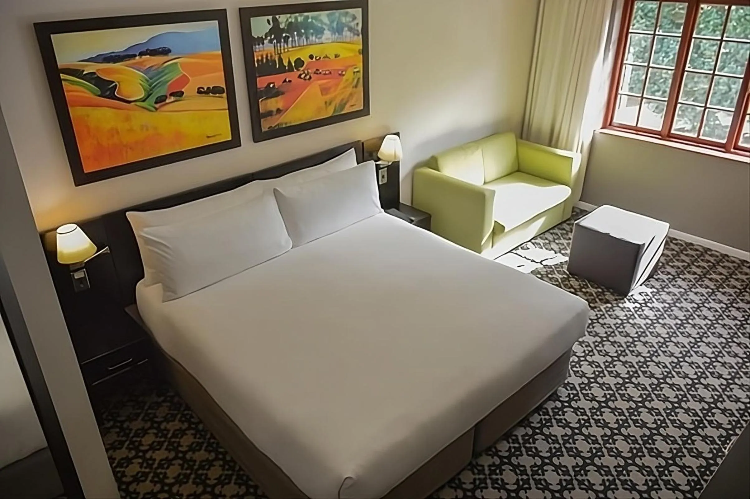 Garden view, Bed in The Caledon Hotel and Spa