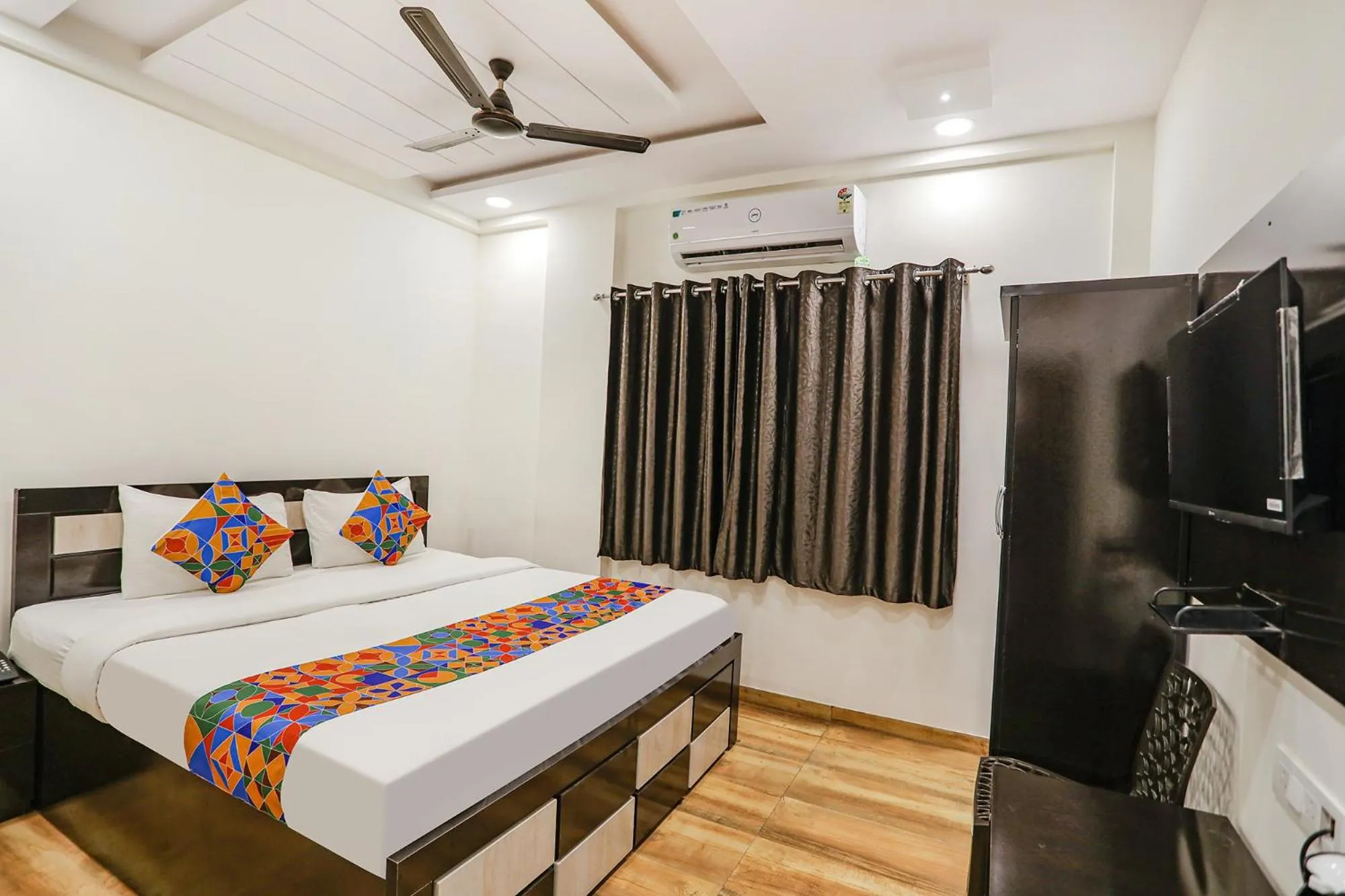 Bed in FabHotel Royal Stay - Beltarodi