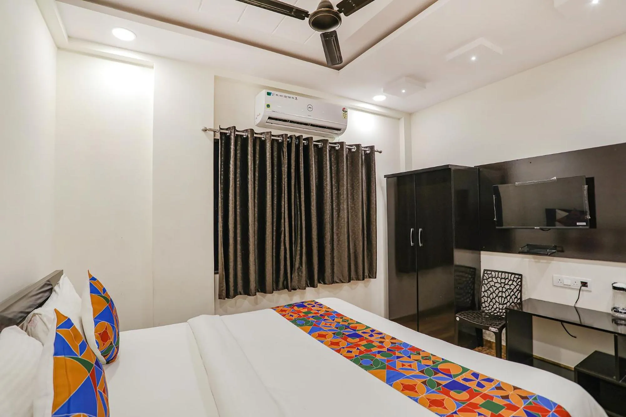 Bed in FabHotel Royal Stay - Beltarodi