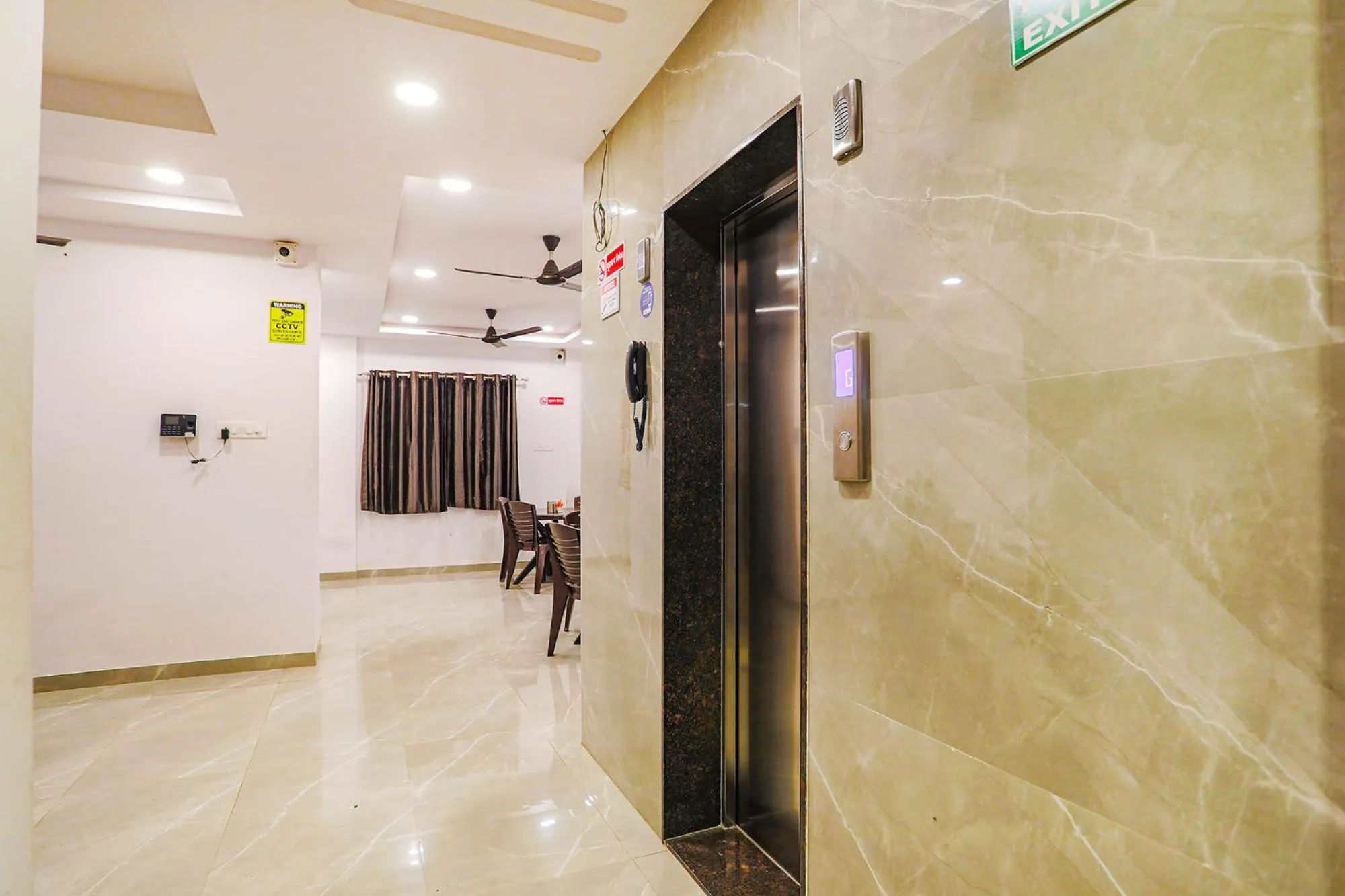 Lobby or reception in FabHotel Royal Stay - Beltarodi