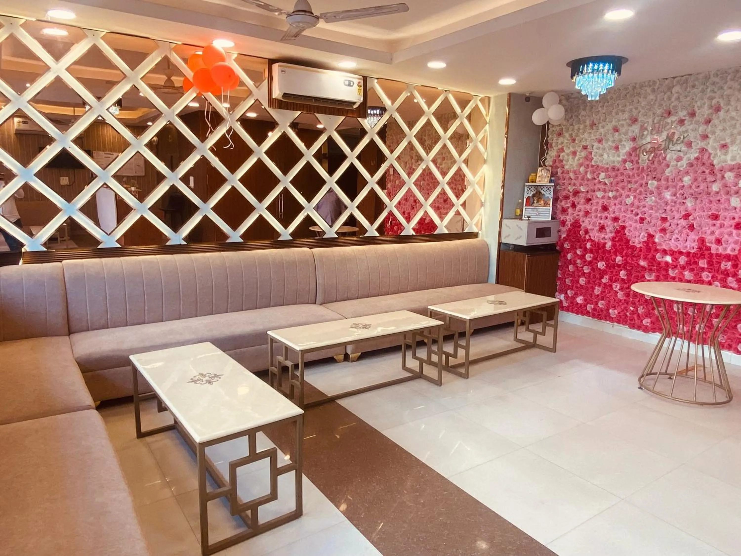 Lobby or reception in HOTEL O THE VIRAAT