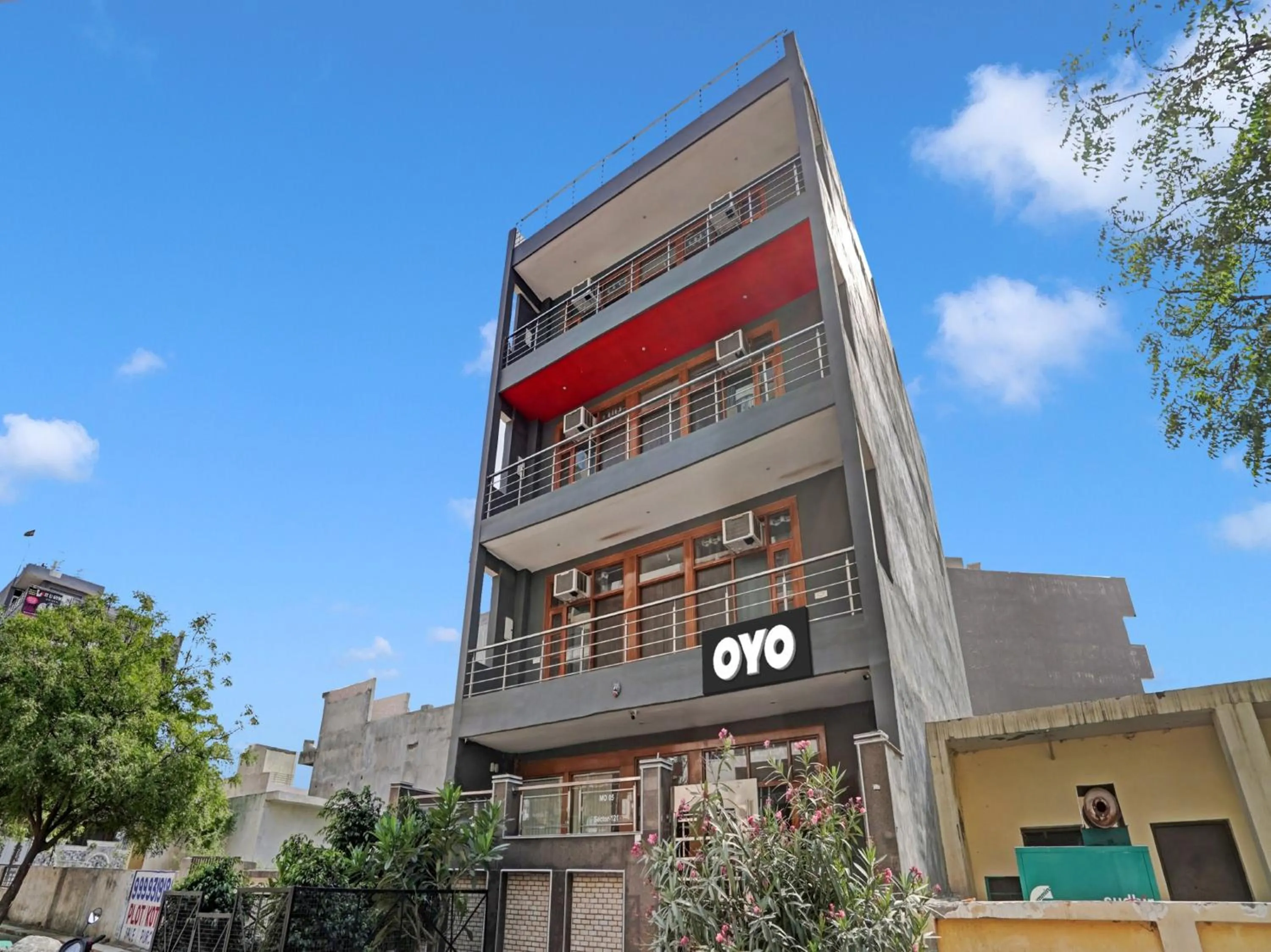 Facade/entrance in HOTEL O THE VIRAAT