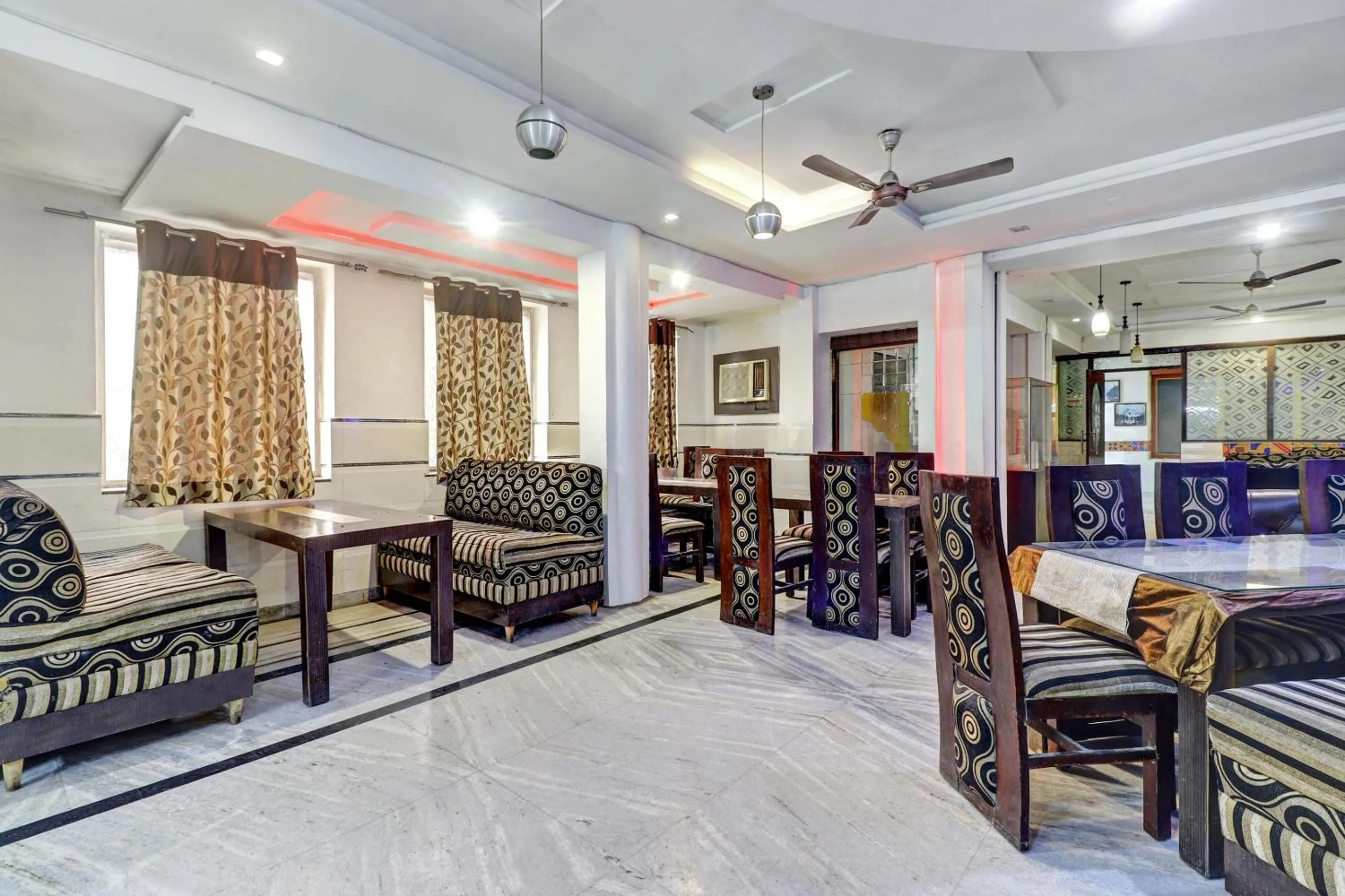 Restaurant/places to eat in Hotel O ASA AGRA