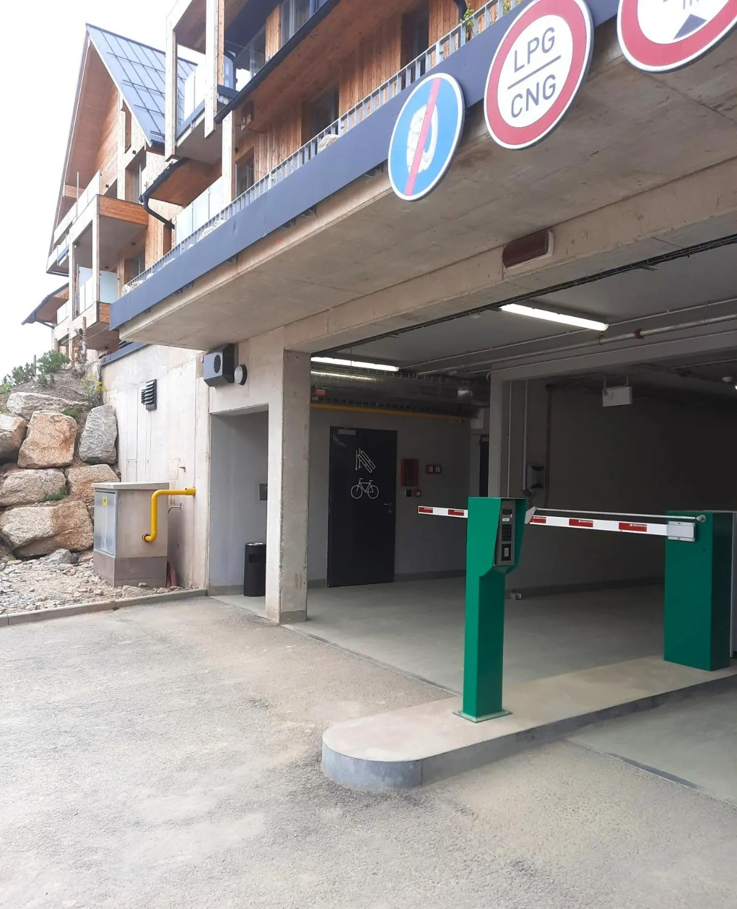 Parking in Aldrov Resort