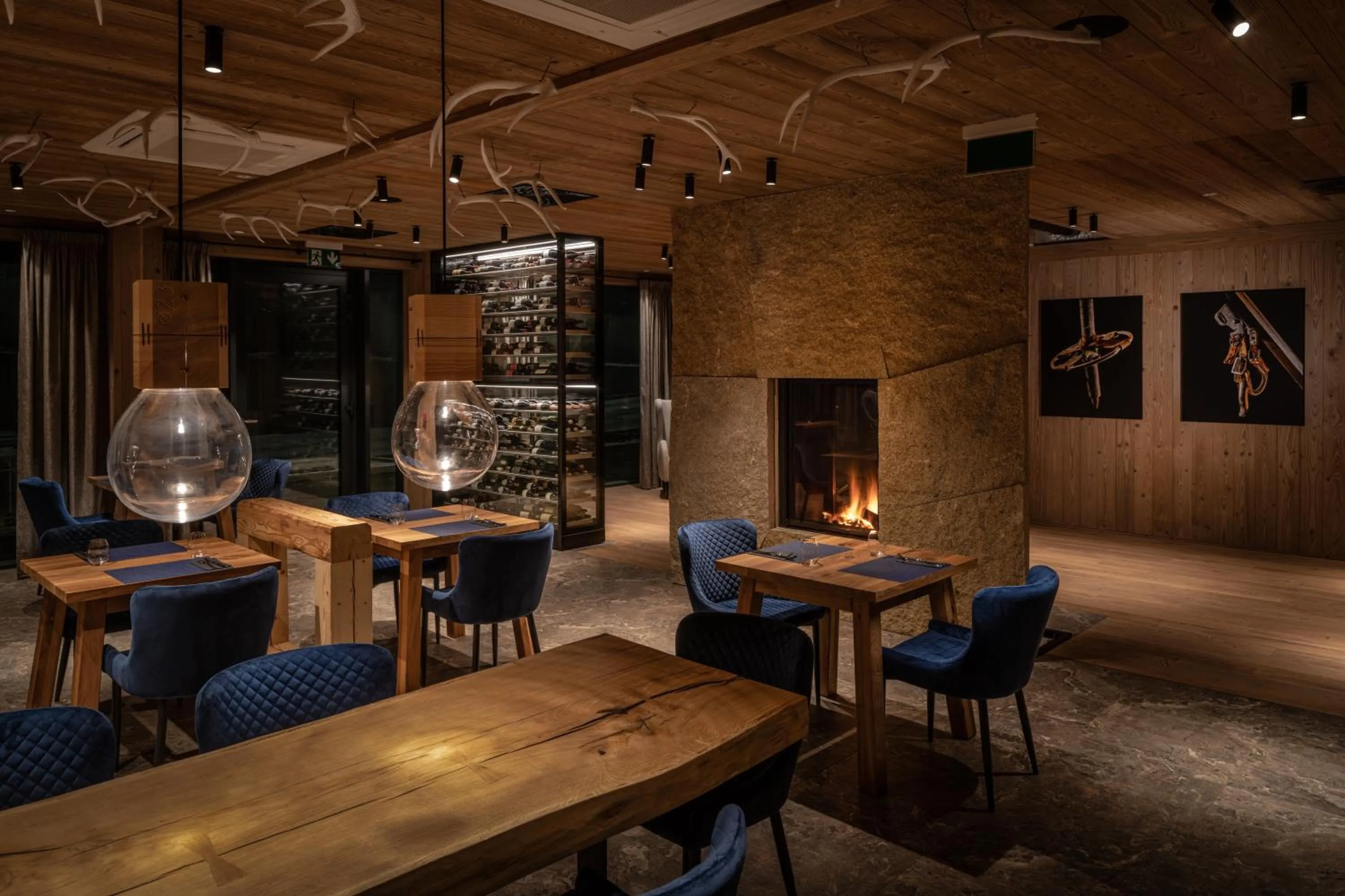 Restaurant/places to eat in Aldrov Resort