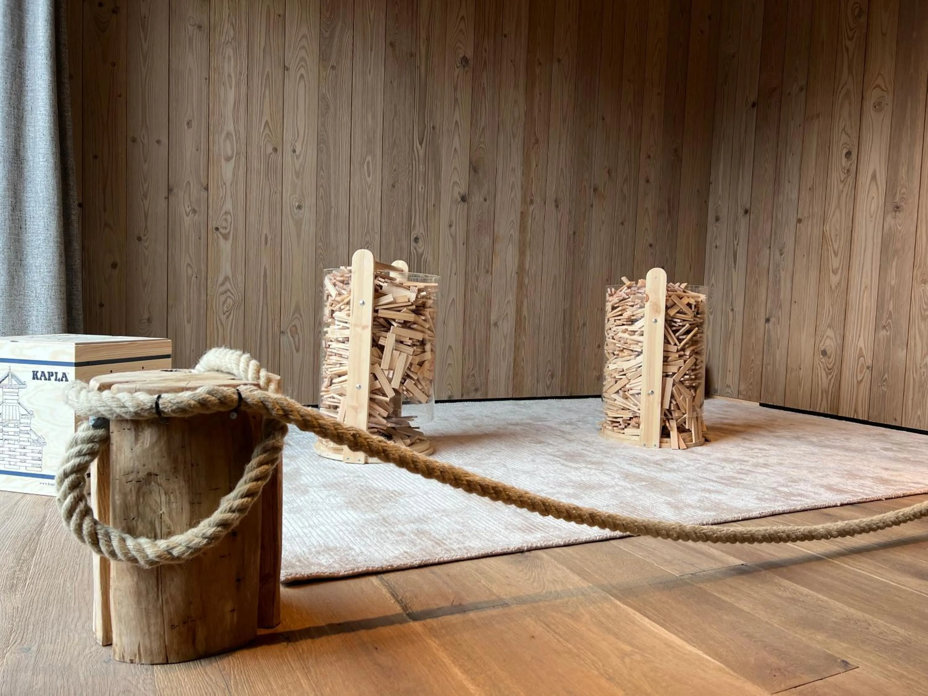 Restaurant/places to eat in Aldrov Resort