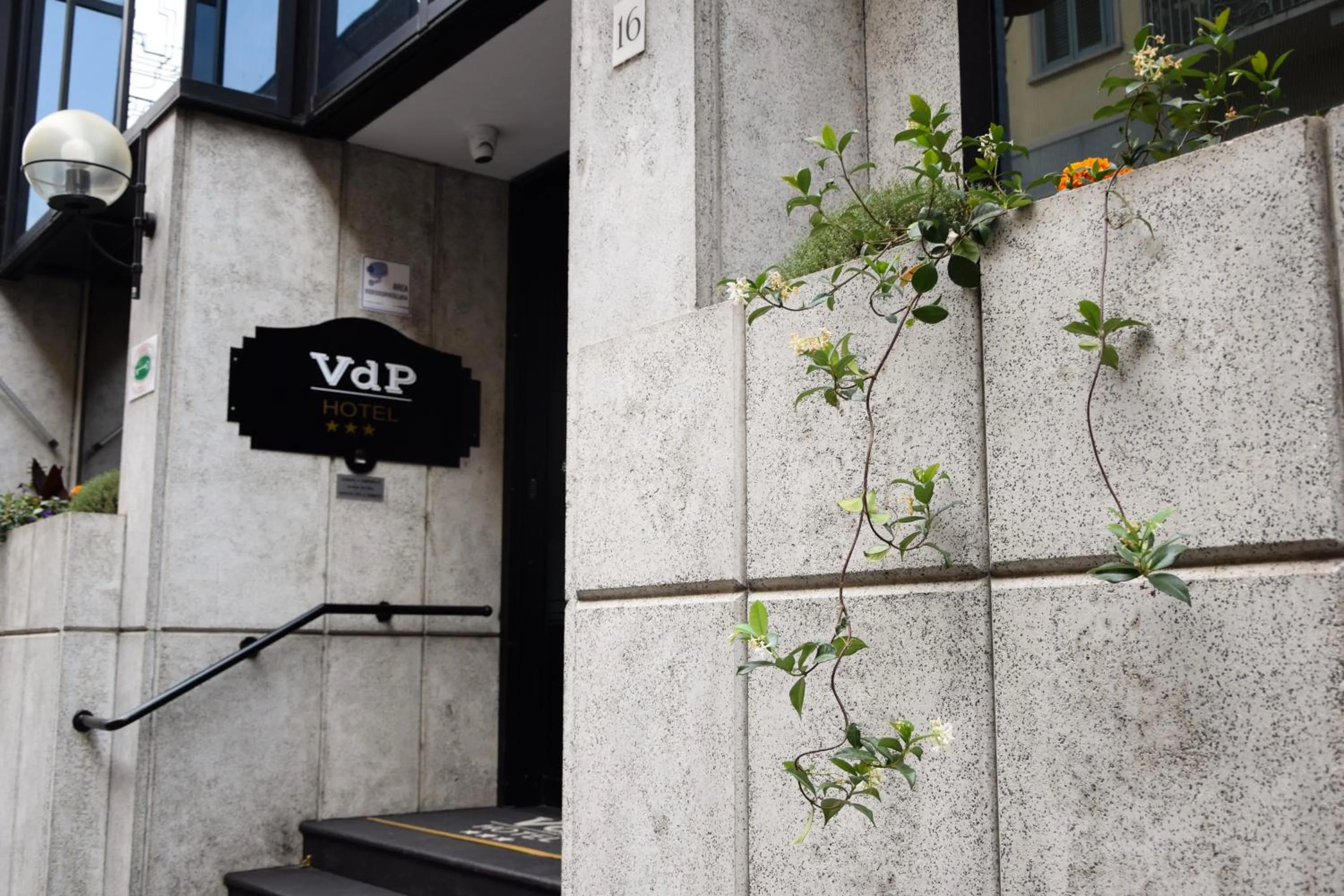 Property building in Hotel Valentino Du Parc