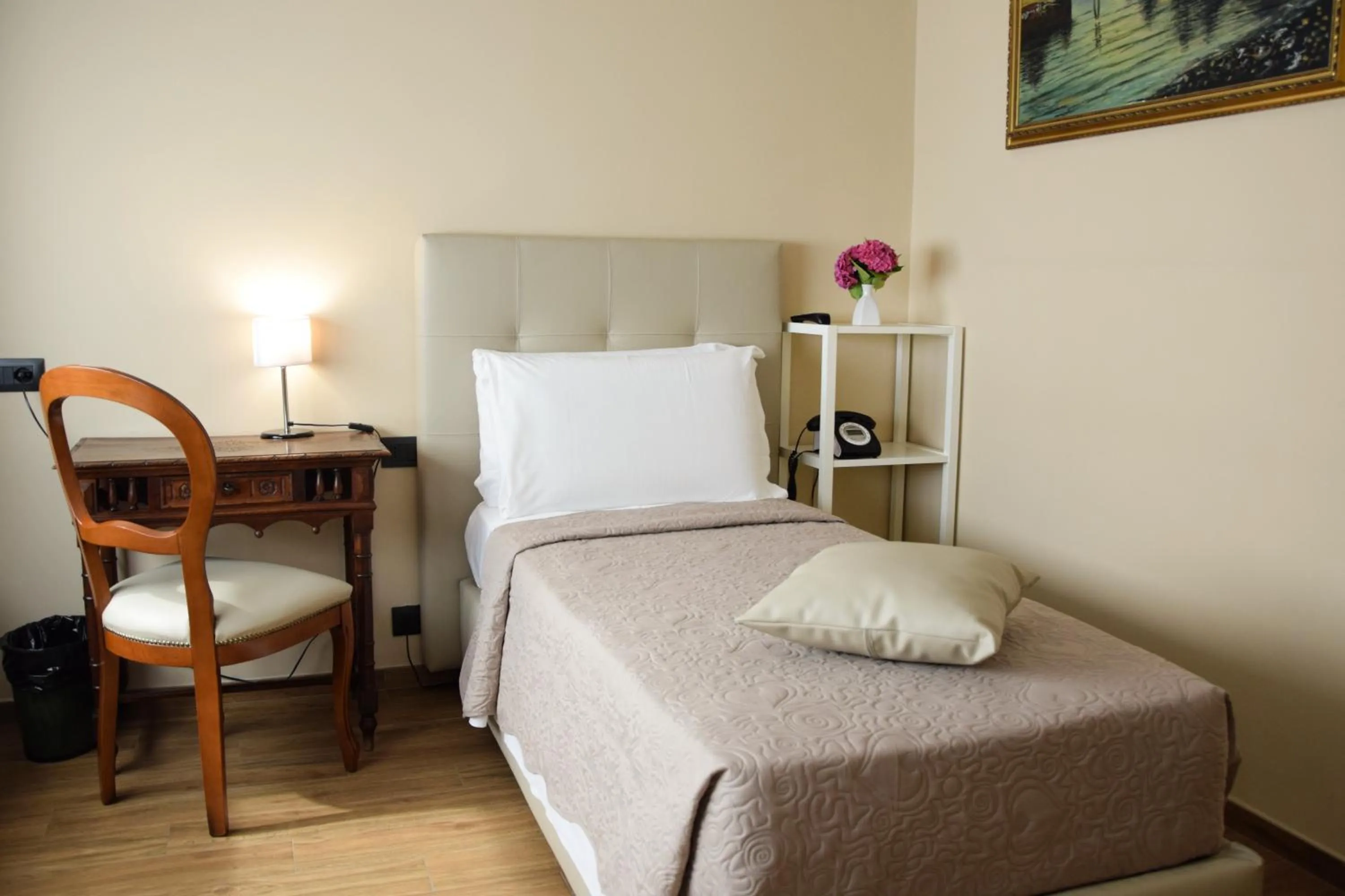 Photo of the whole room, Bed in Hotel Valentino Du Parc