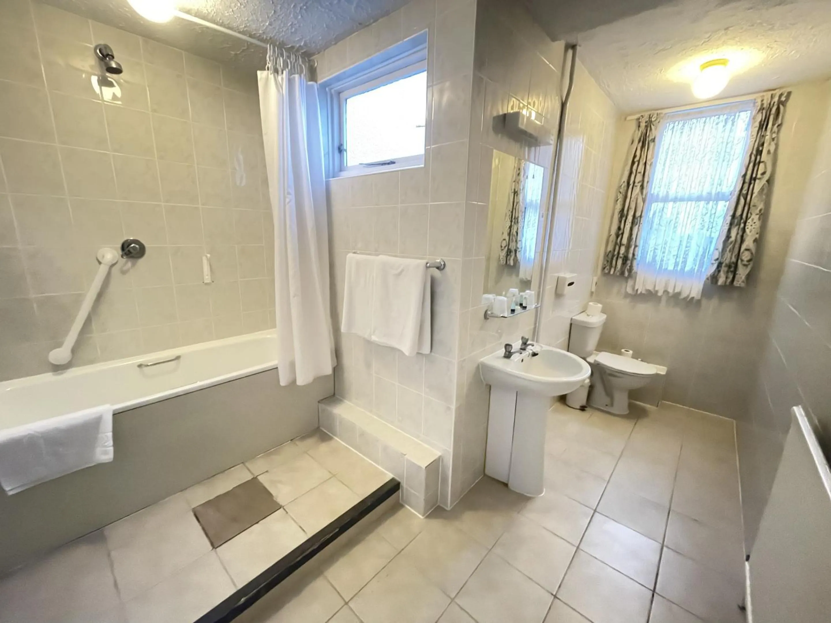 Bathroom in The Dolphin Hotel