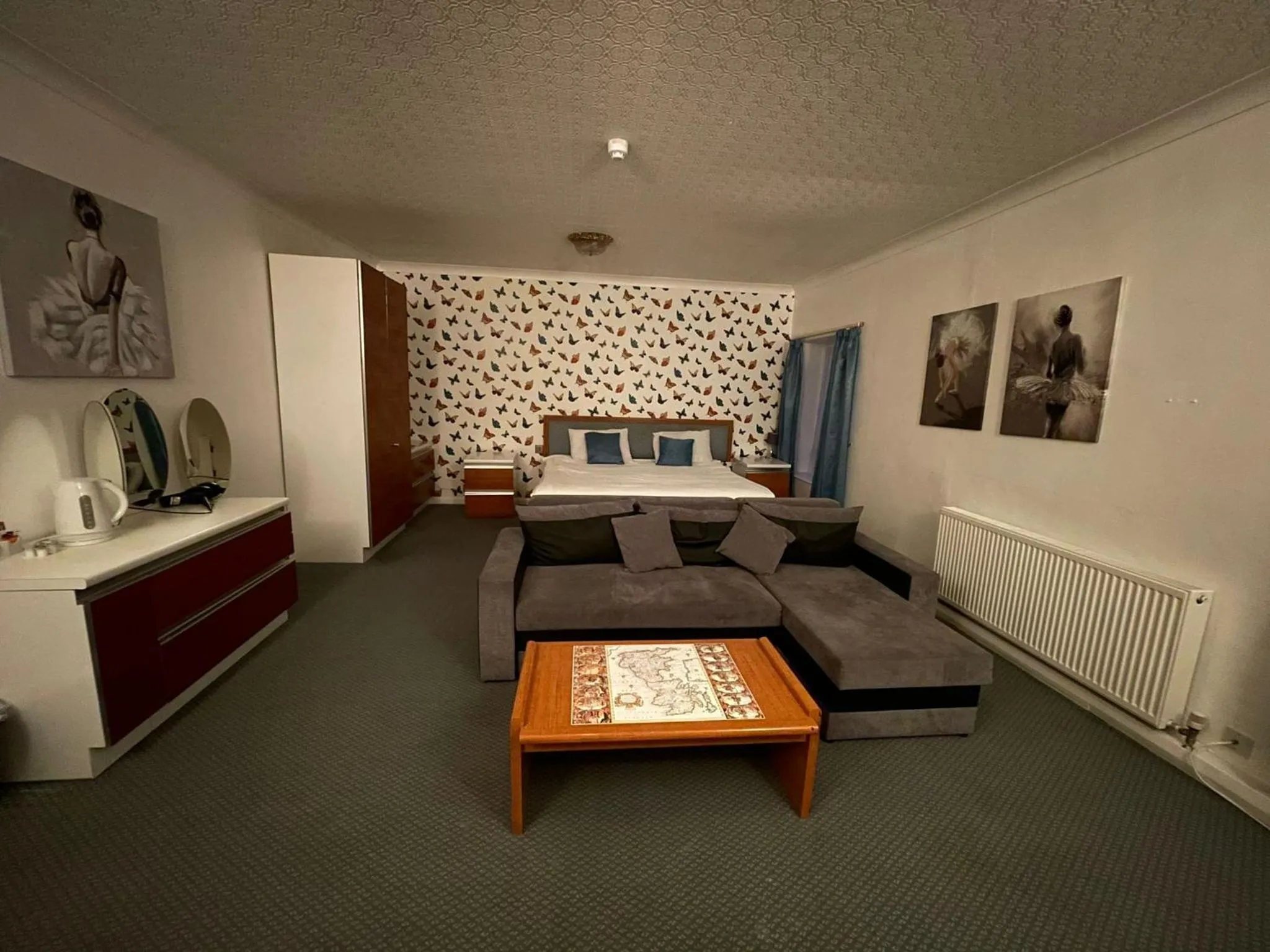 Bedroom, Bed in The Dolphin Hotel