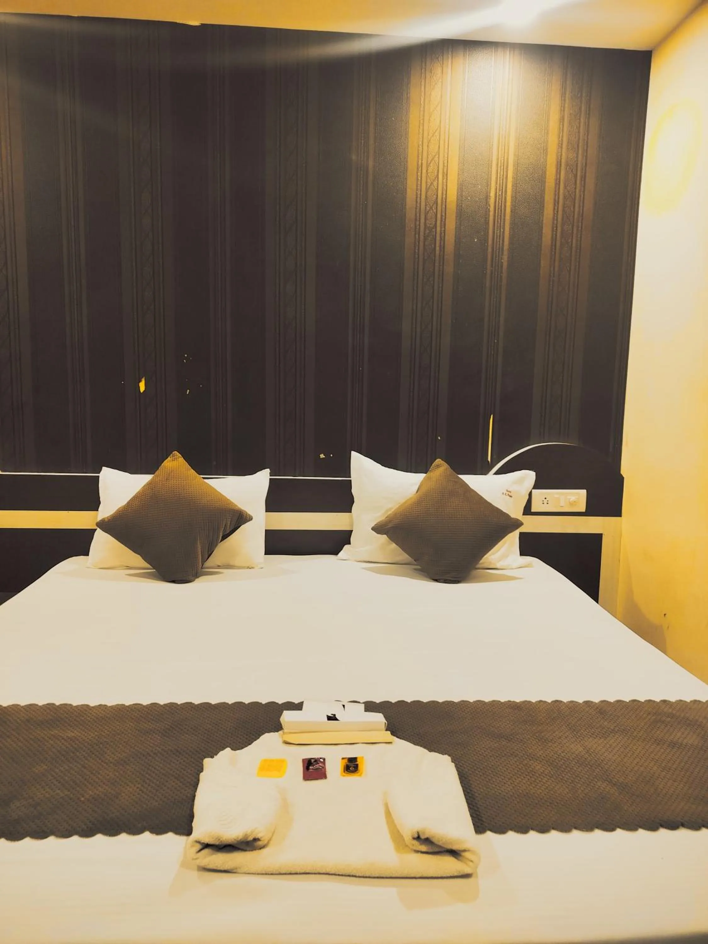 Bed in HOTEL R K PALACE Bhopal