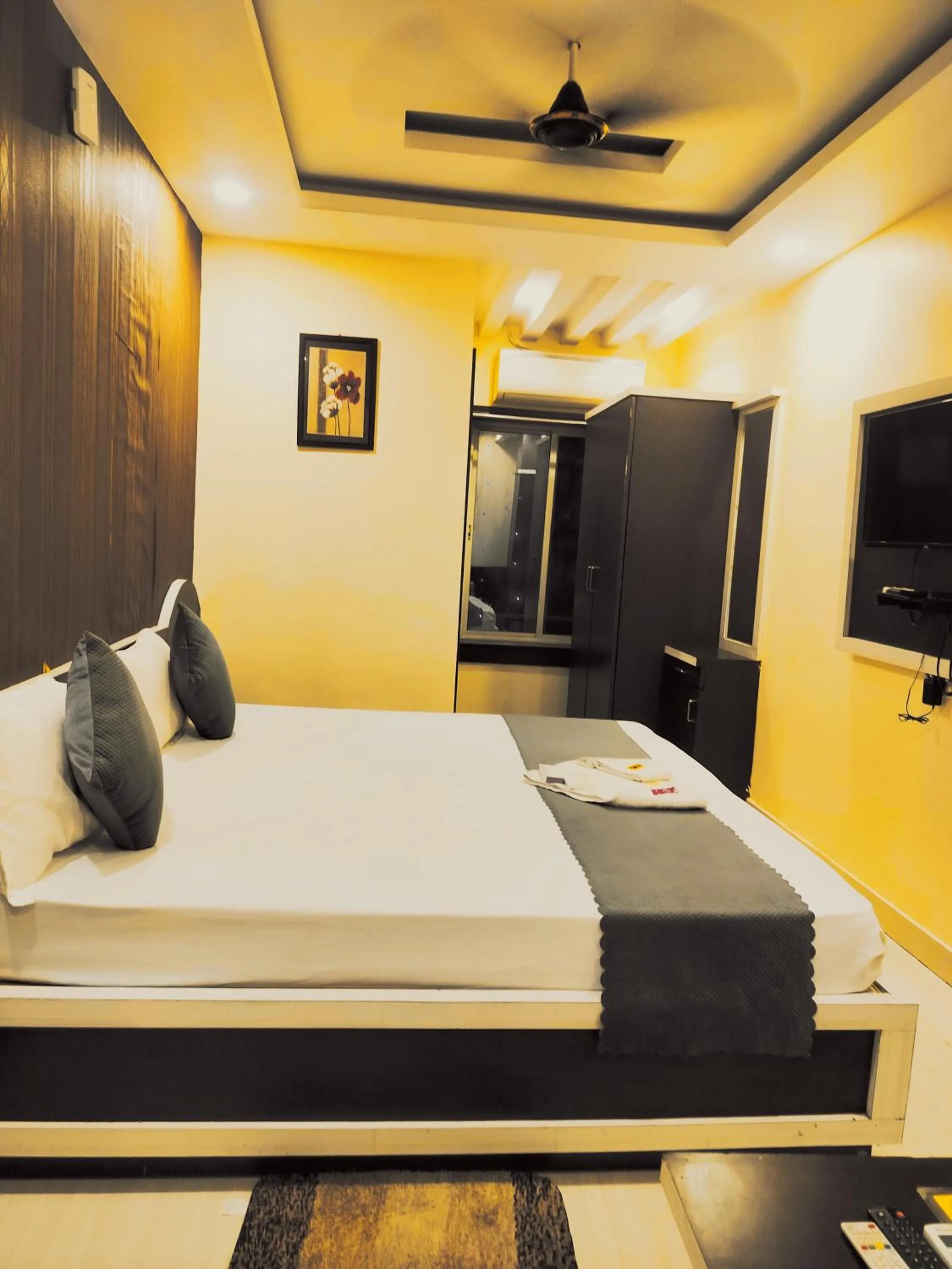 Bed in HOTEL R K PALACE Bhopal