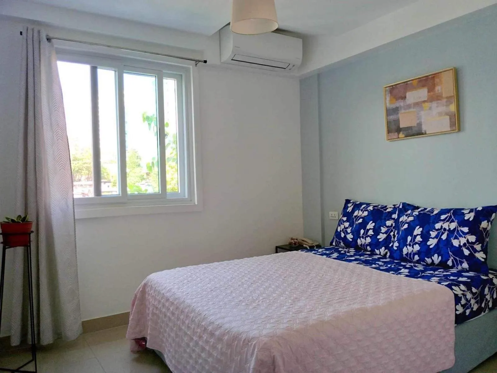 Bed in Cebu Mini Hotel