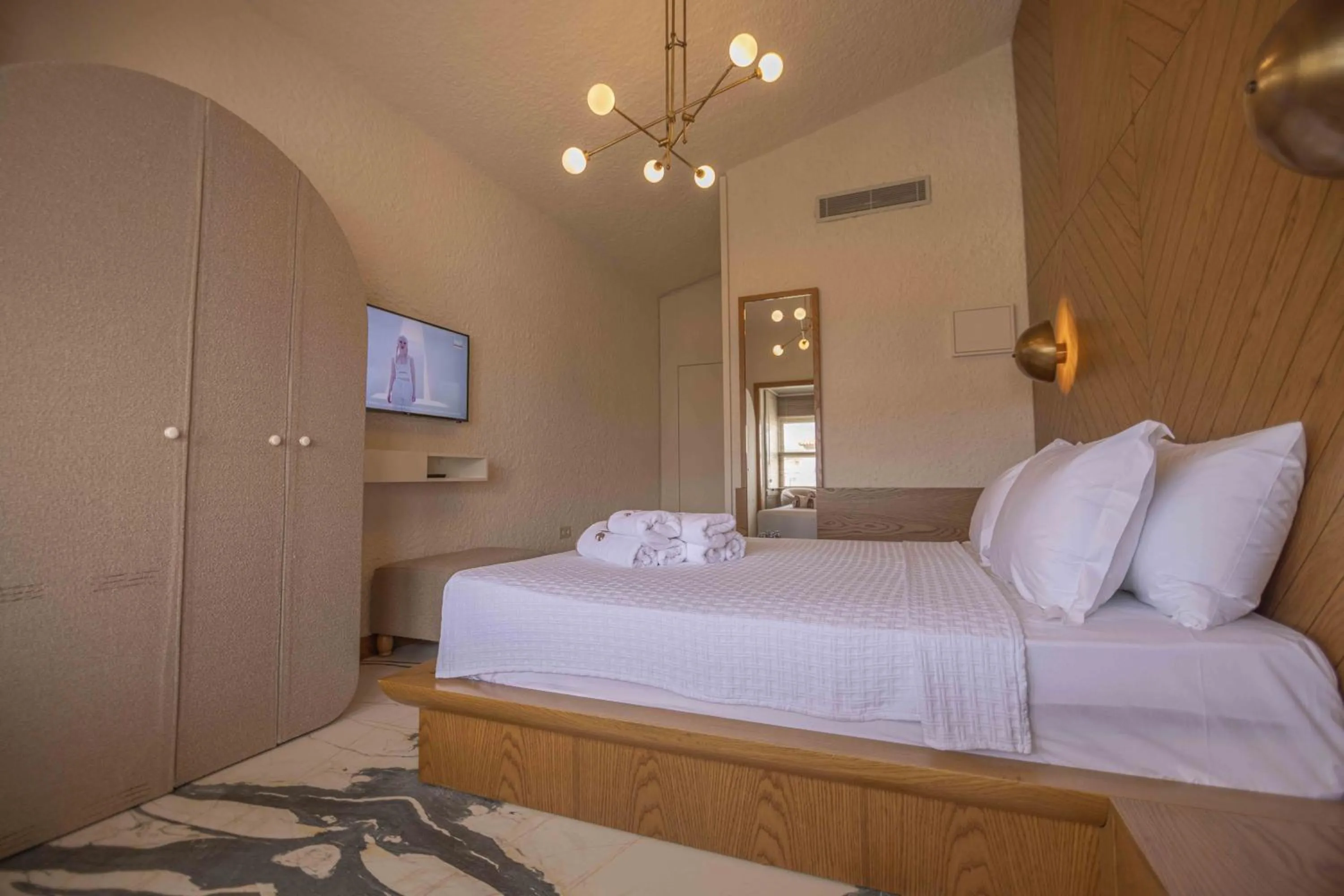 Photo of the whole room, Bed in June Alaçatı Adult Only