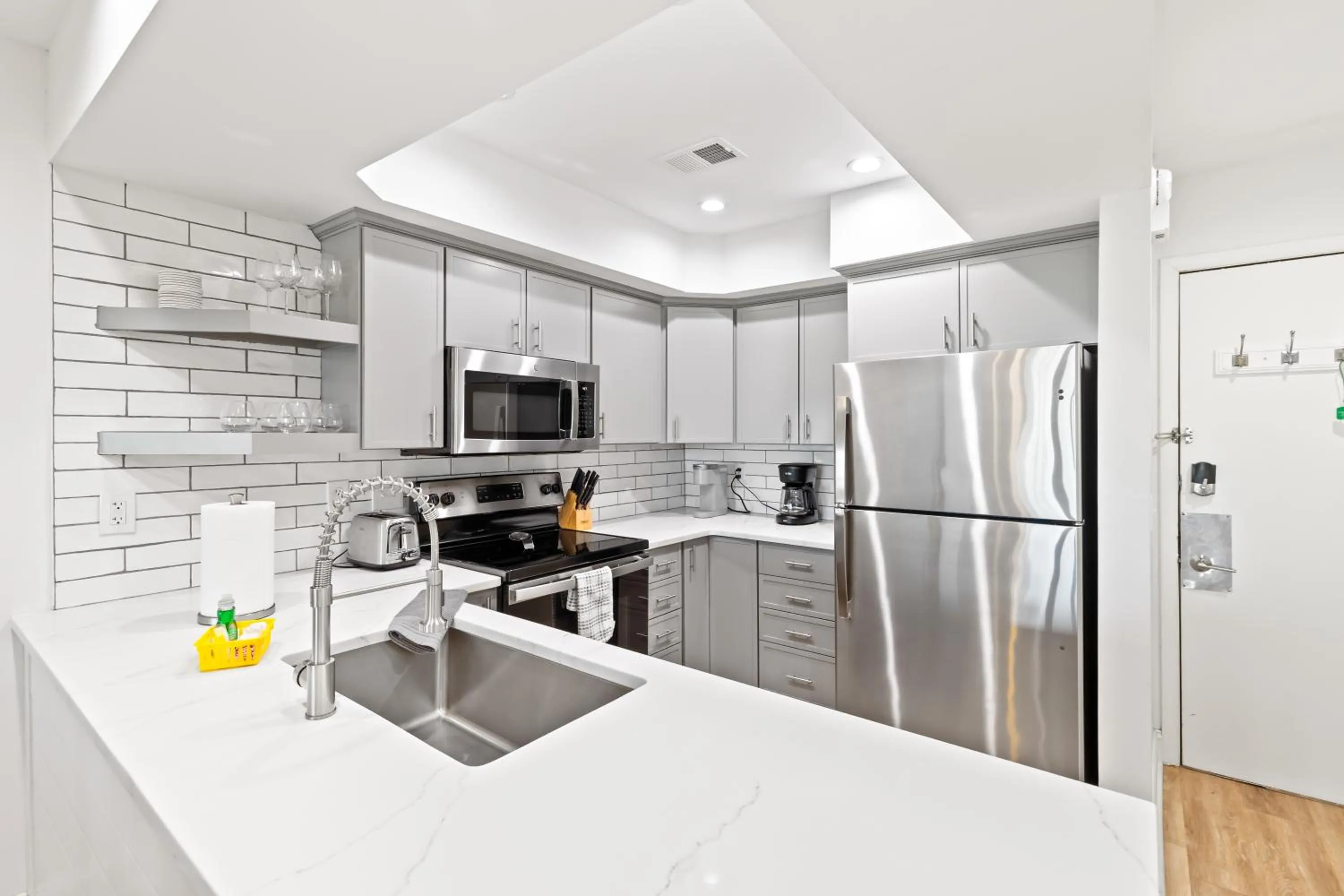 Kitchen or kitchenette in Mariner's Walk 12E - Modern Oceanfront Villa