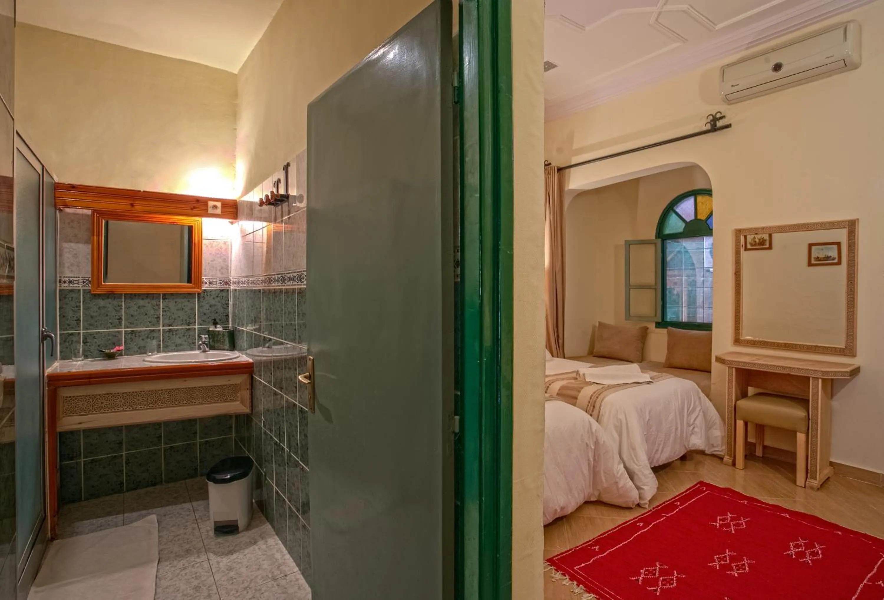 Bathroom, Bed in Kasbah Sirocco