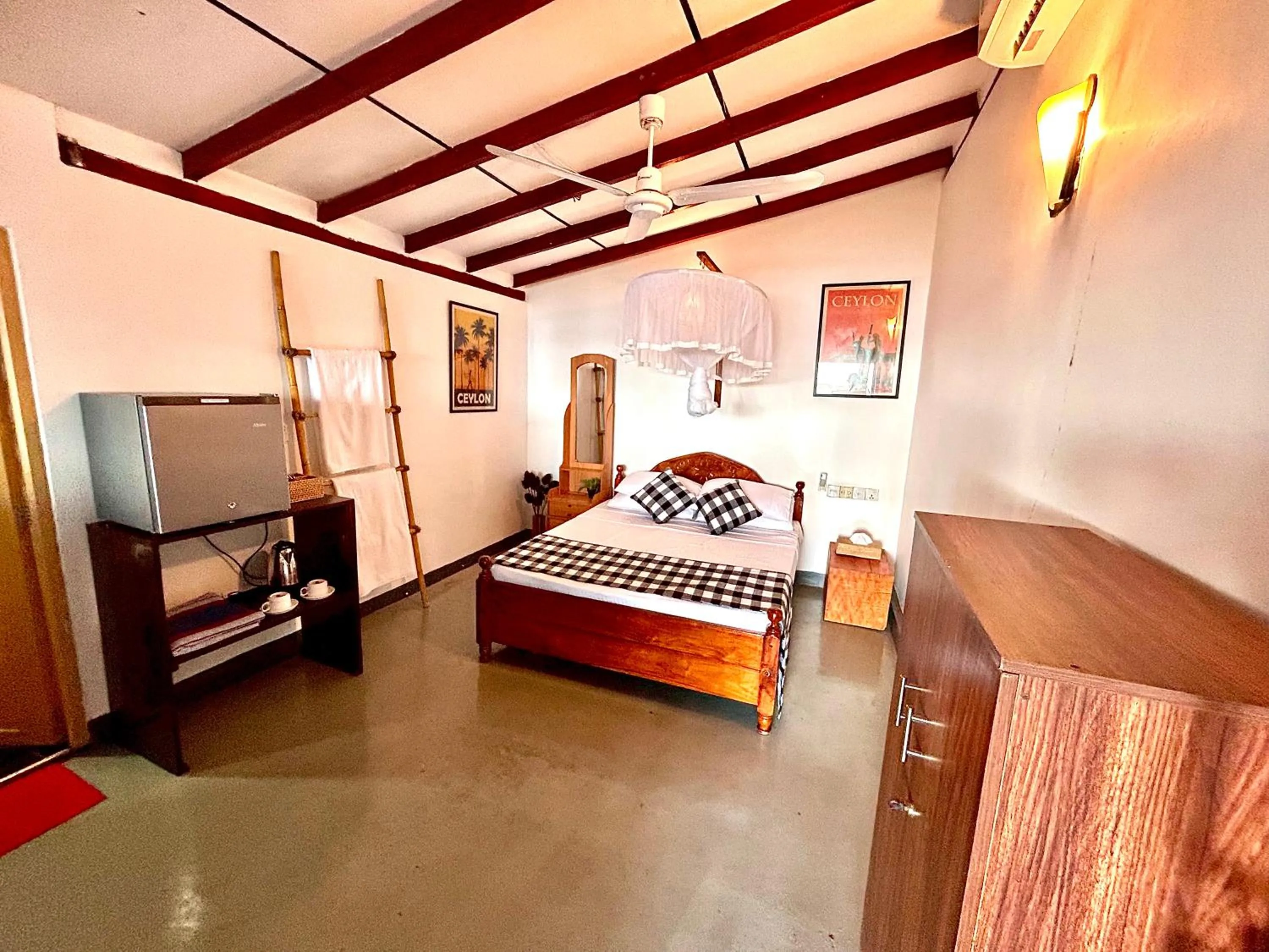 Photo of the whole room in Kenno's Korner