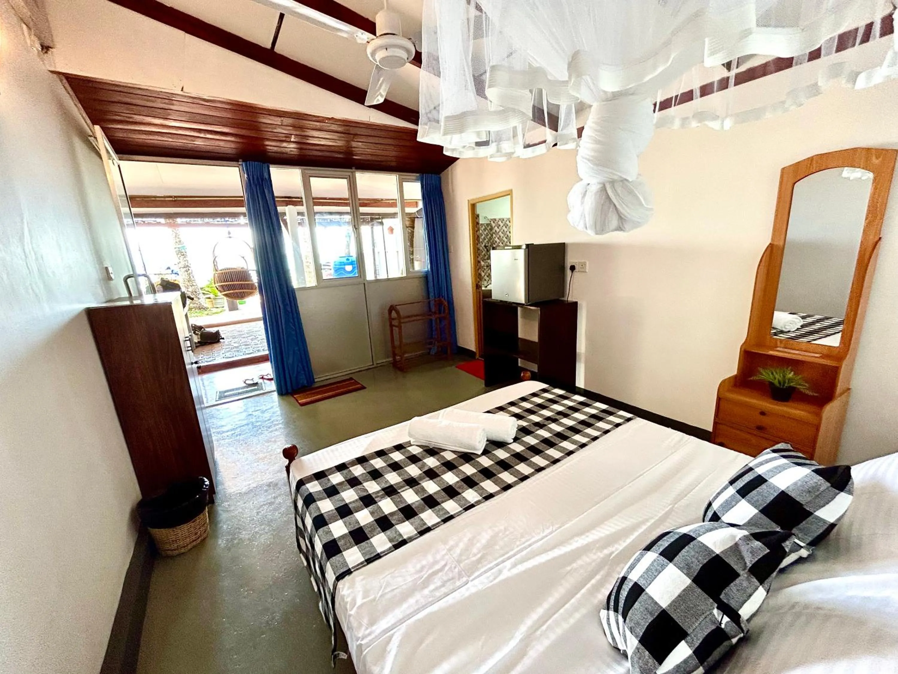 Photo of the whole room in Kenno's Korner