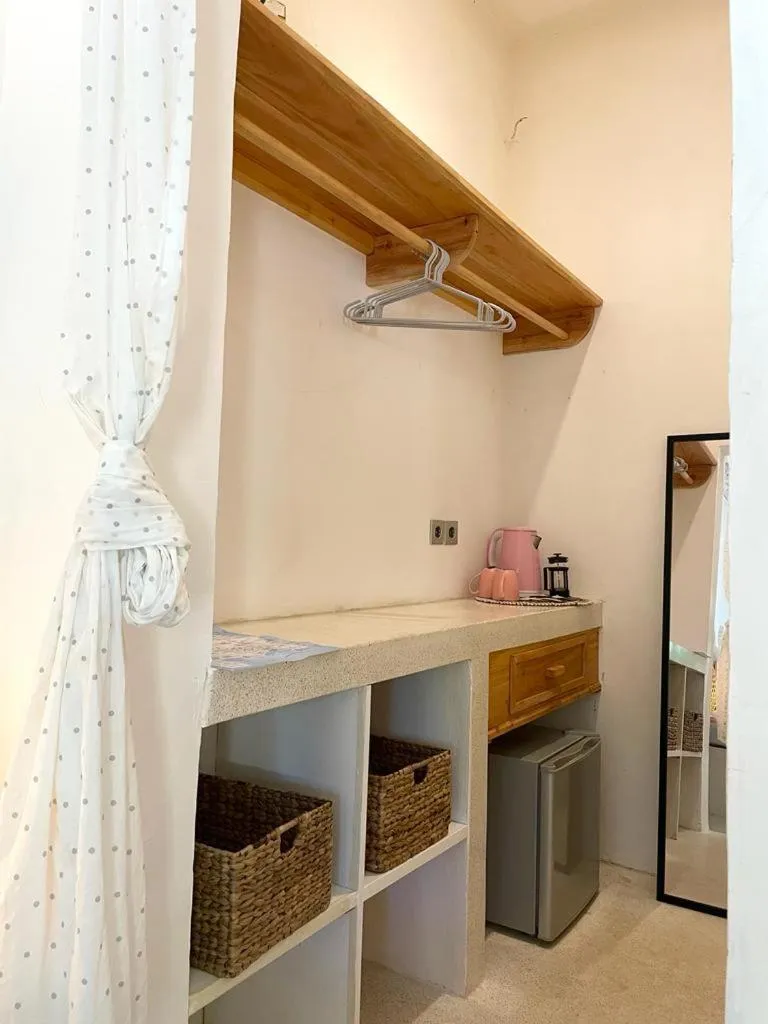 oven in The Barefoot Blondie Village