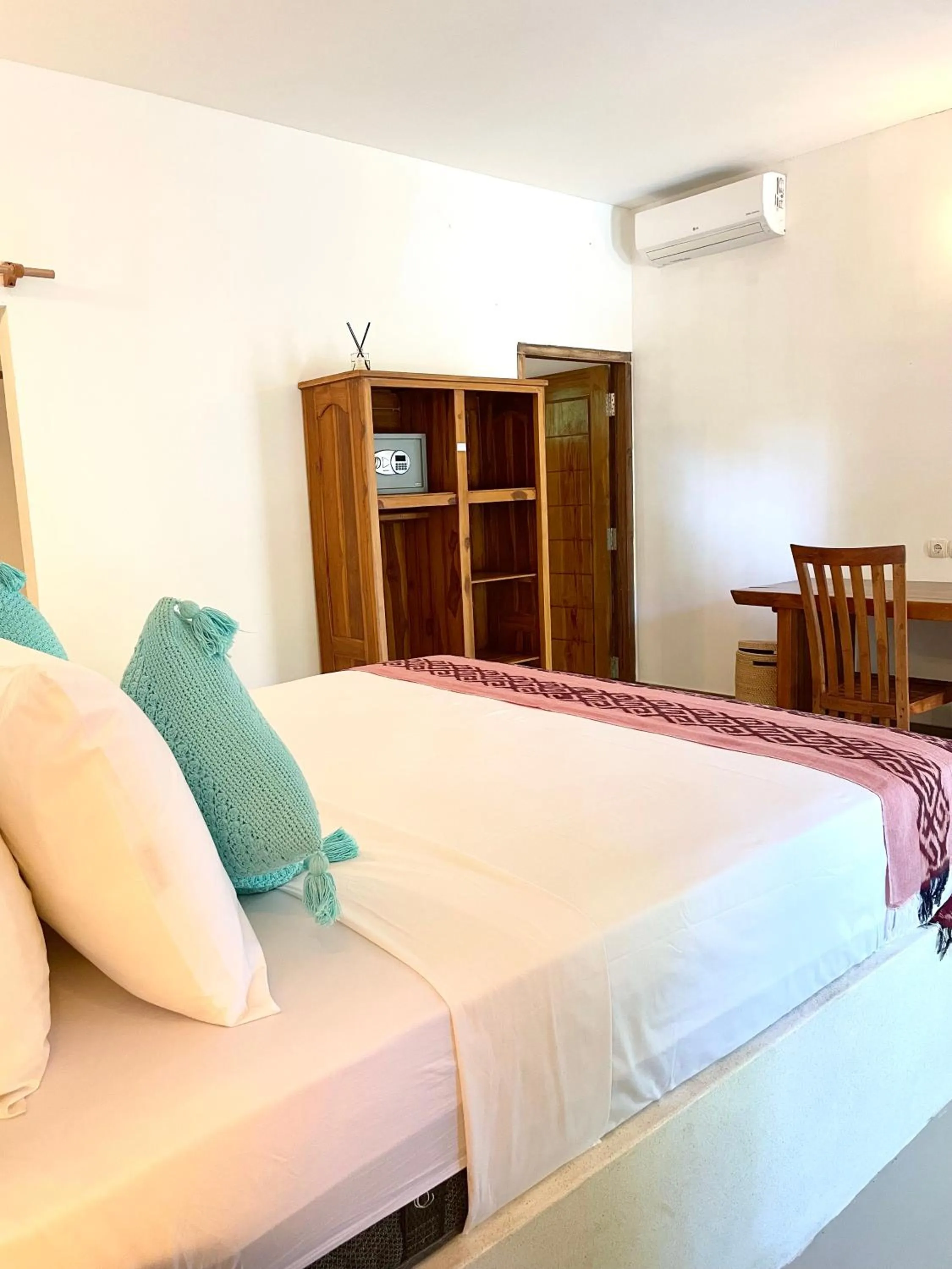 Bed in The Barefoot Blondie Village