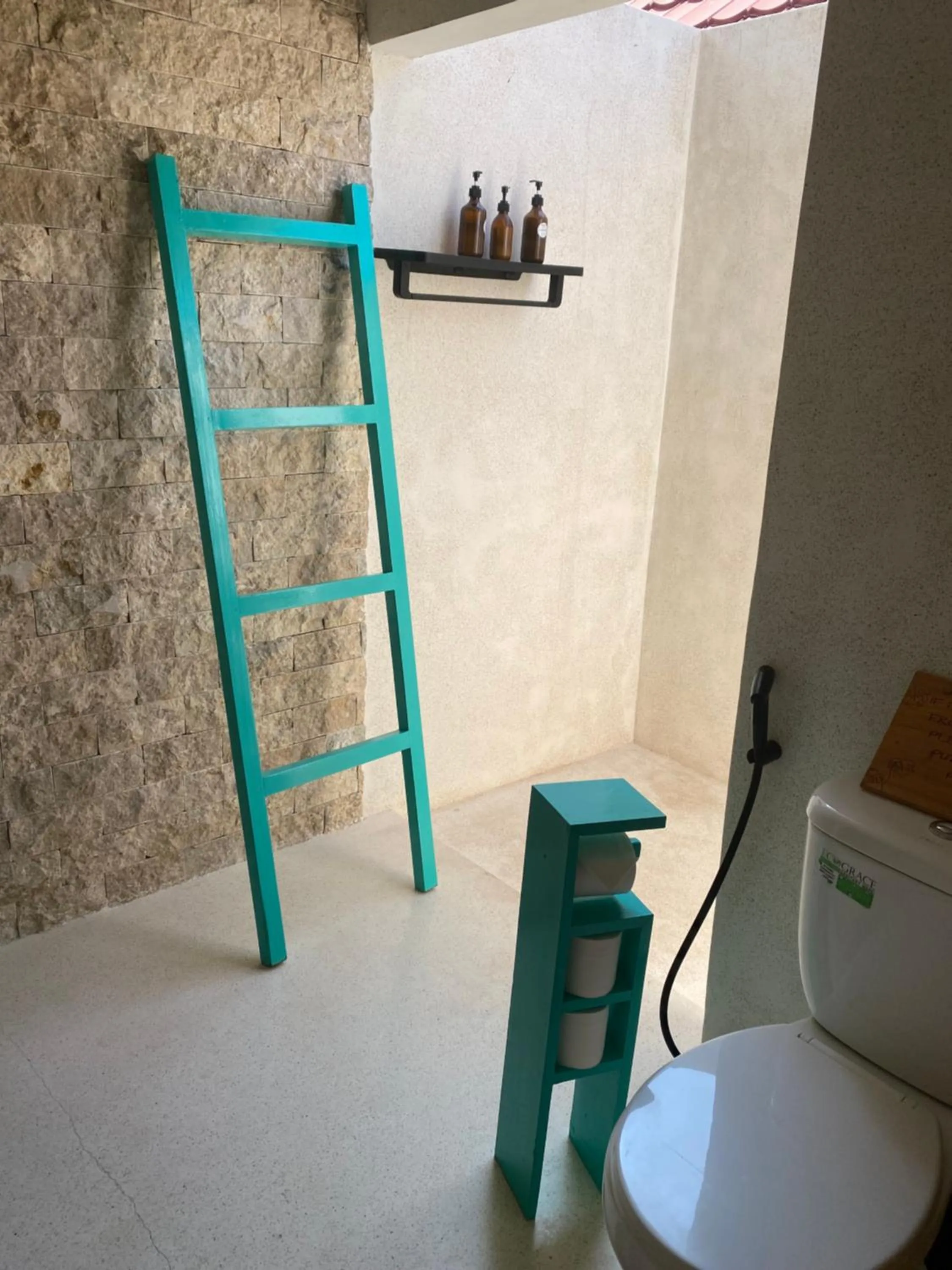 Toilet in The Barefoot Blondie Village