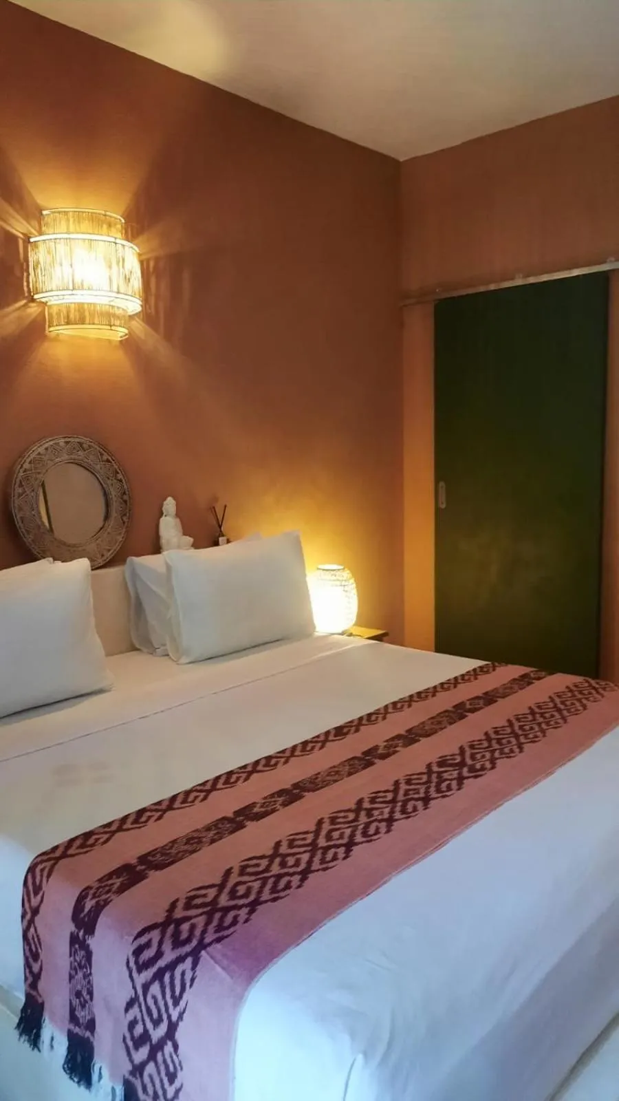 Bed in The Barefoot Blondie Village