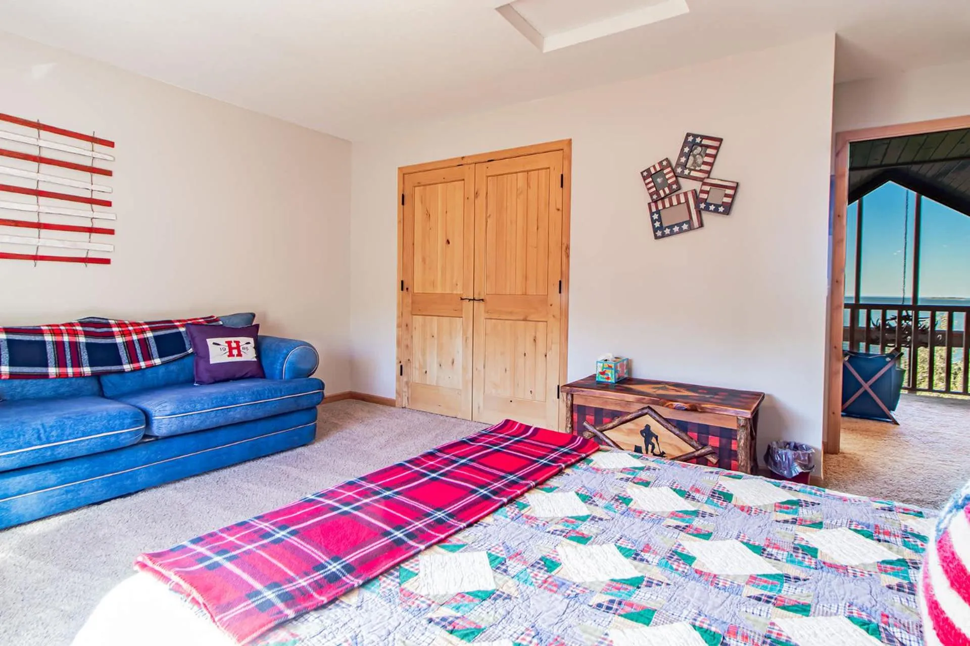 Bed in Spacious Leech Lake Home on 2 Private Acres, 200' of lake shore 15 Minutes to Walker with boat lift, dock, swimming, fire pit