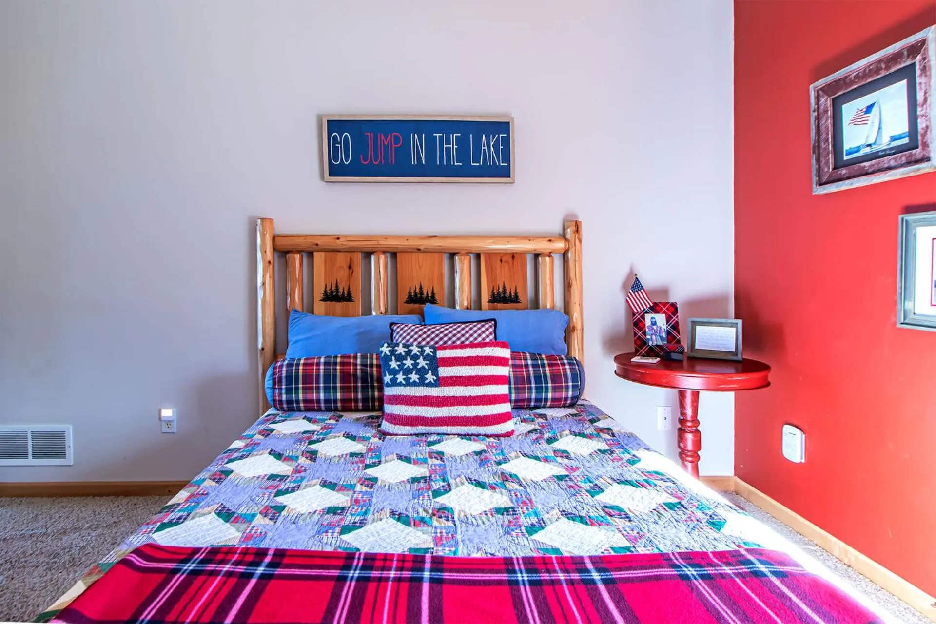 Bed in Spacious Leech Lake Home on 2 Private Acres, 200' of lake shore 15 Minutes to Walker with boat lift, dock, swimming, fire pit