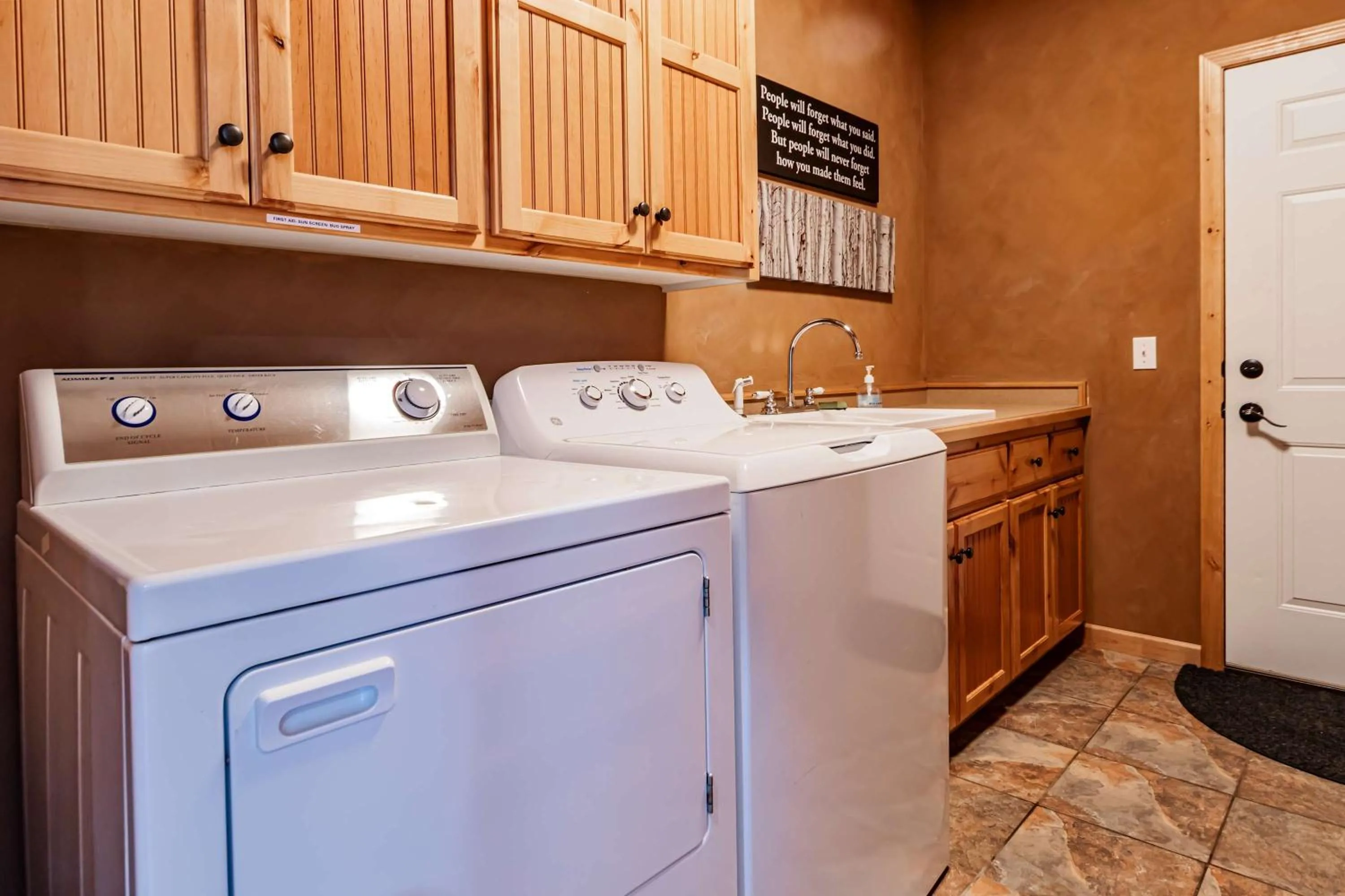 Spacious Leech Lake Home on 2 Private Acres, 200' of lake shore 15 Minutes to Walker with boat lift, dock, swimming, fire pit