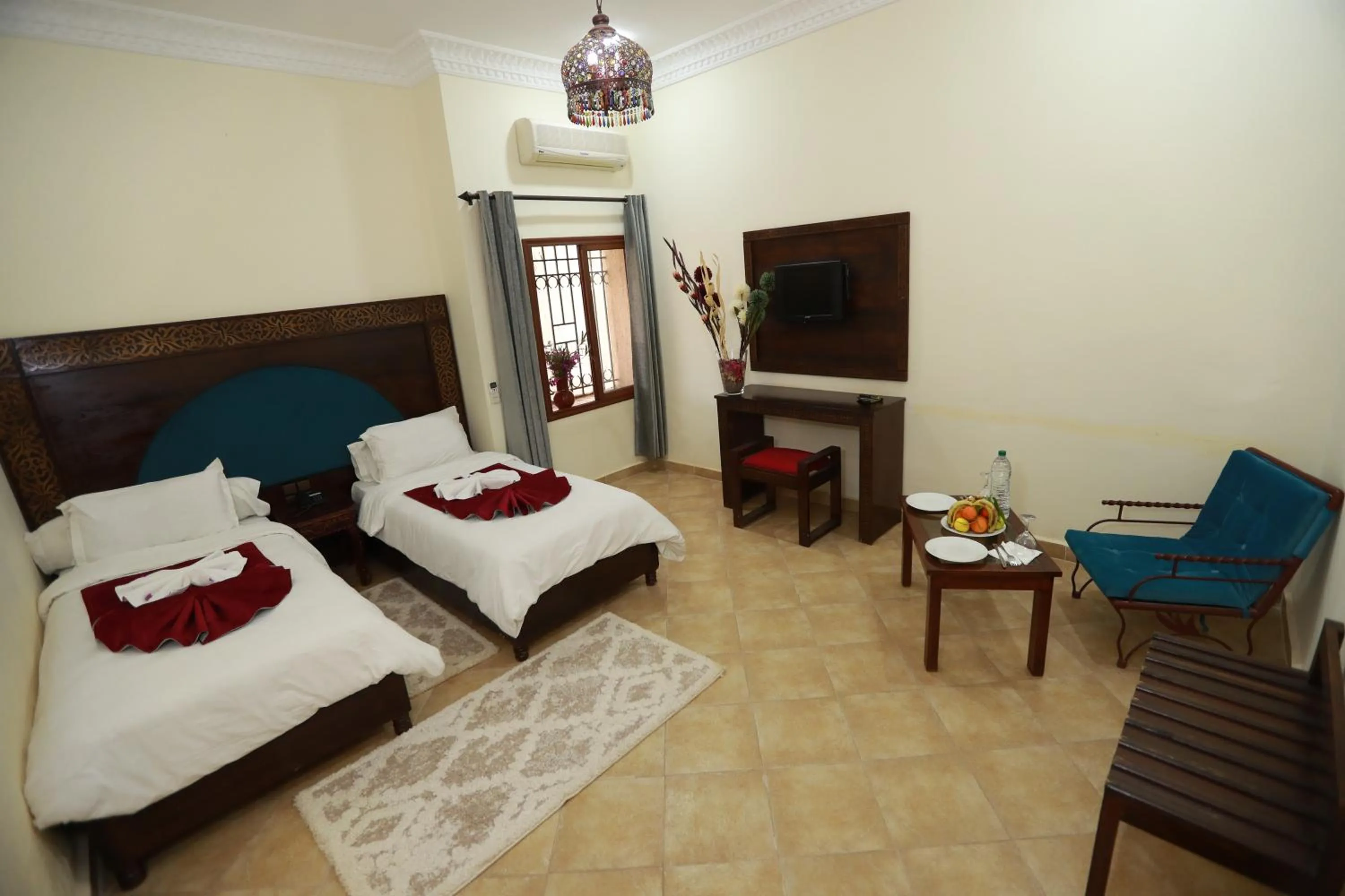 Photo of the whole room, Bed in Kasbah Tizimi