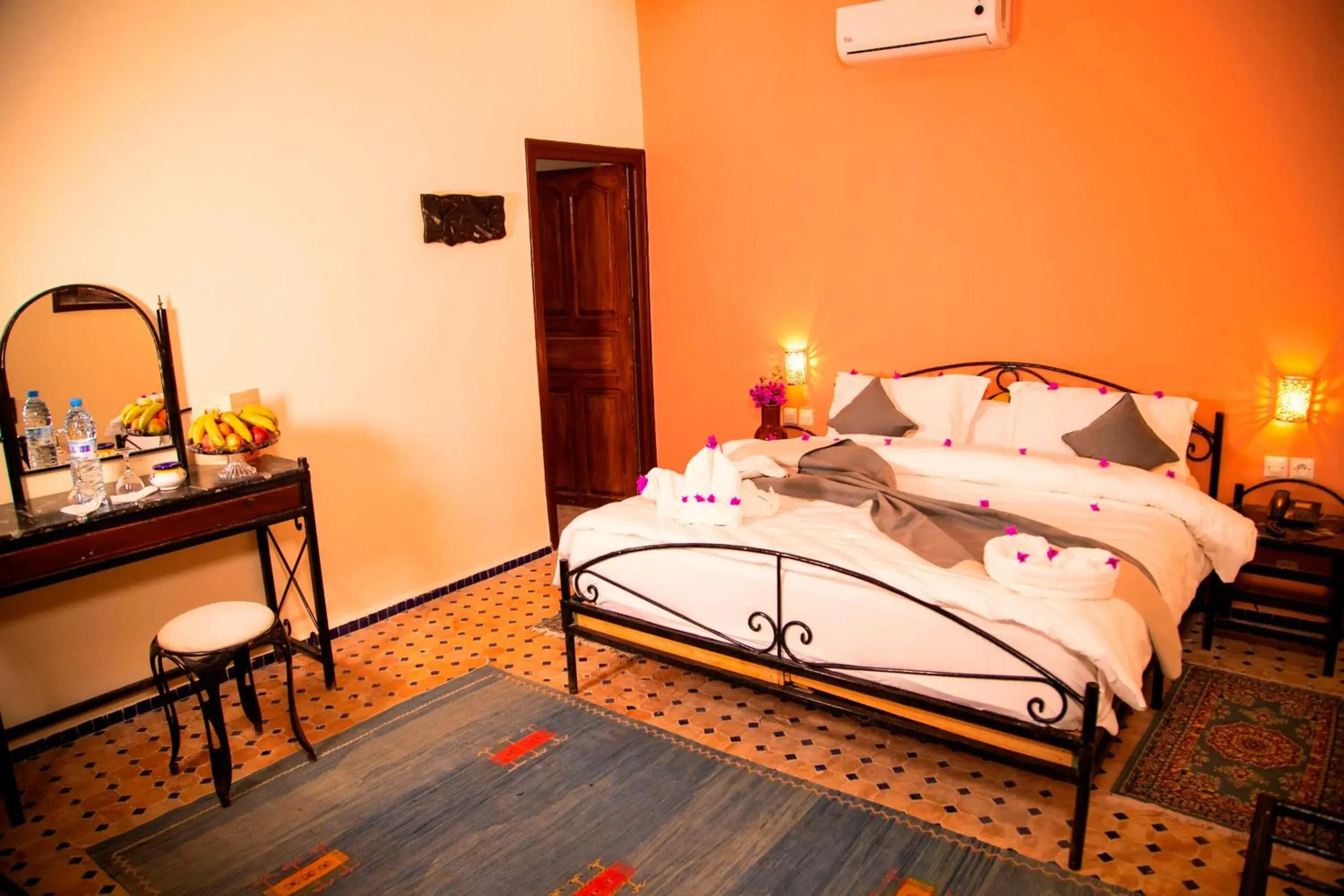 Riad Double Room in Kasbah Tizimi Riad Double Room in Kasbah Tizimi