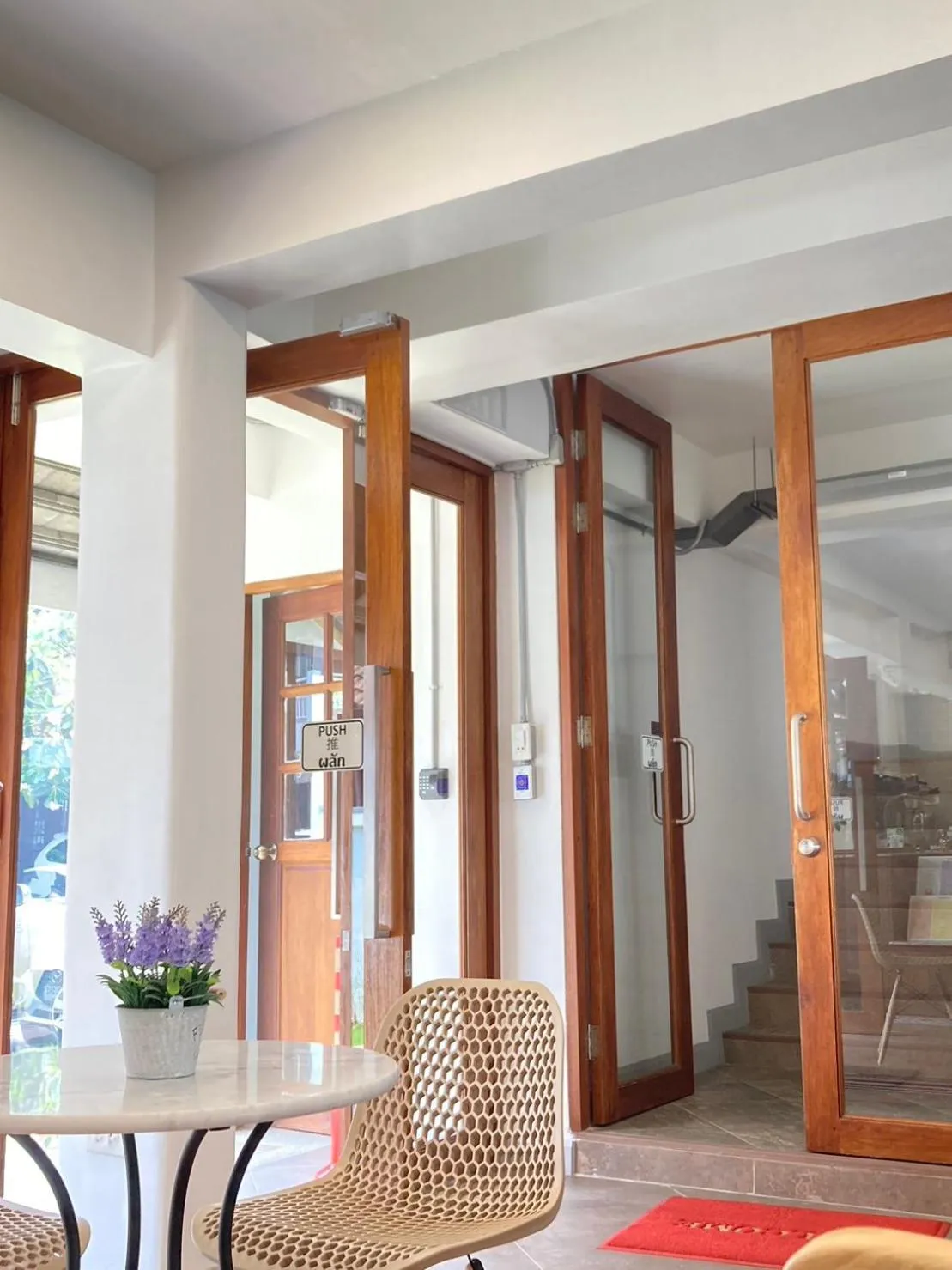 Restaurant/places to eat in Valentier Cafe and Hotel