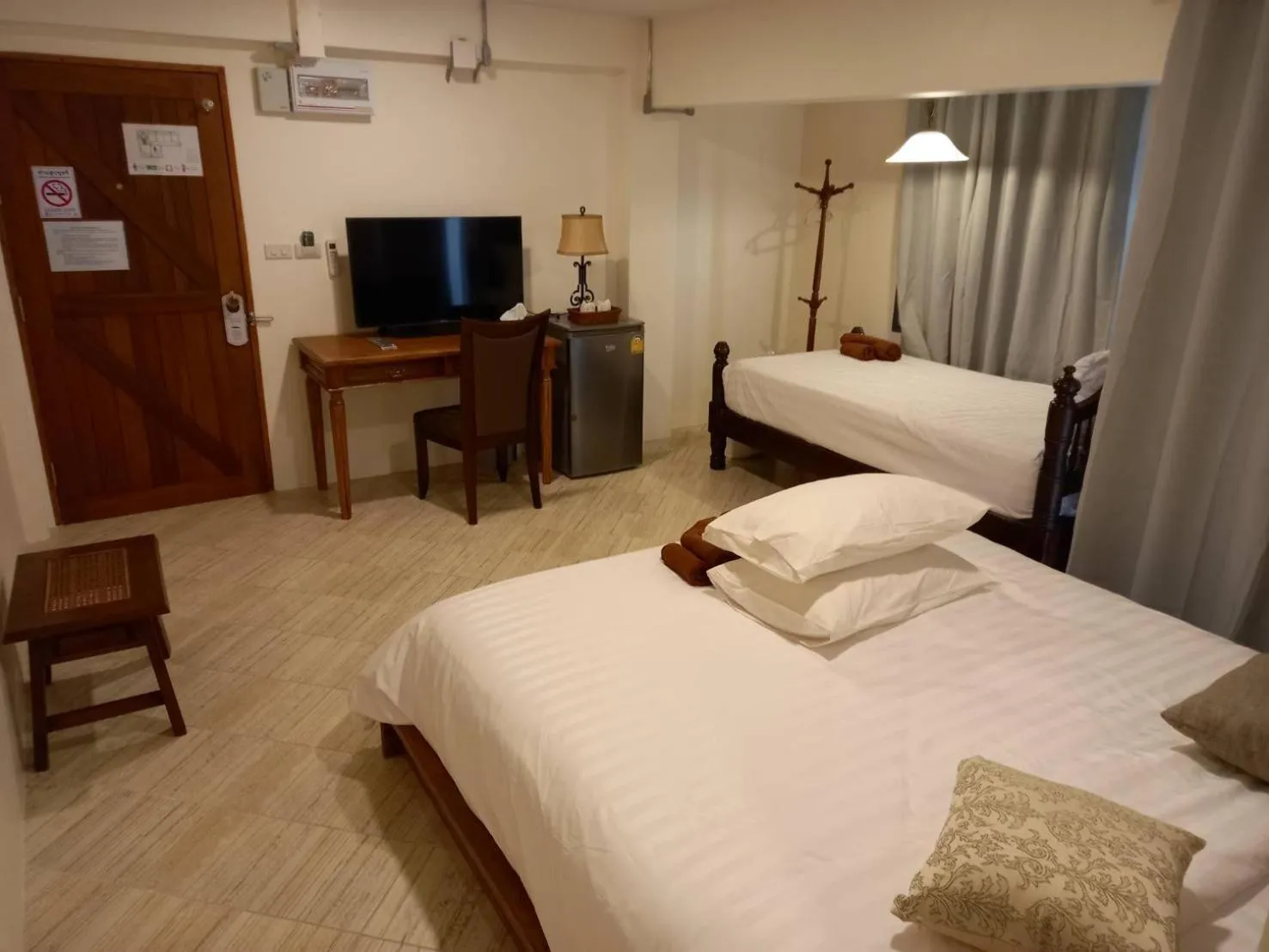 Communal lounge/ TV room, Bed in Valentier Cafe and Hotel