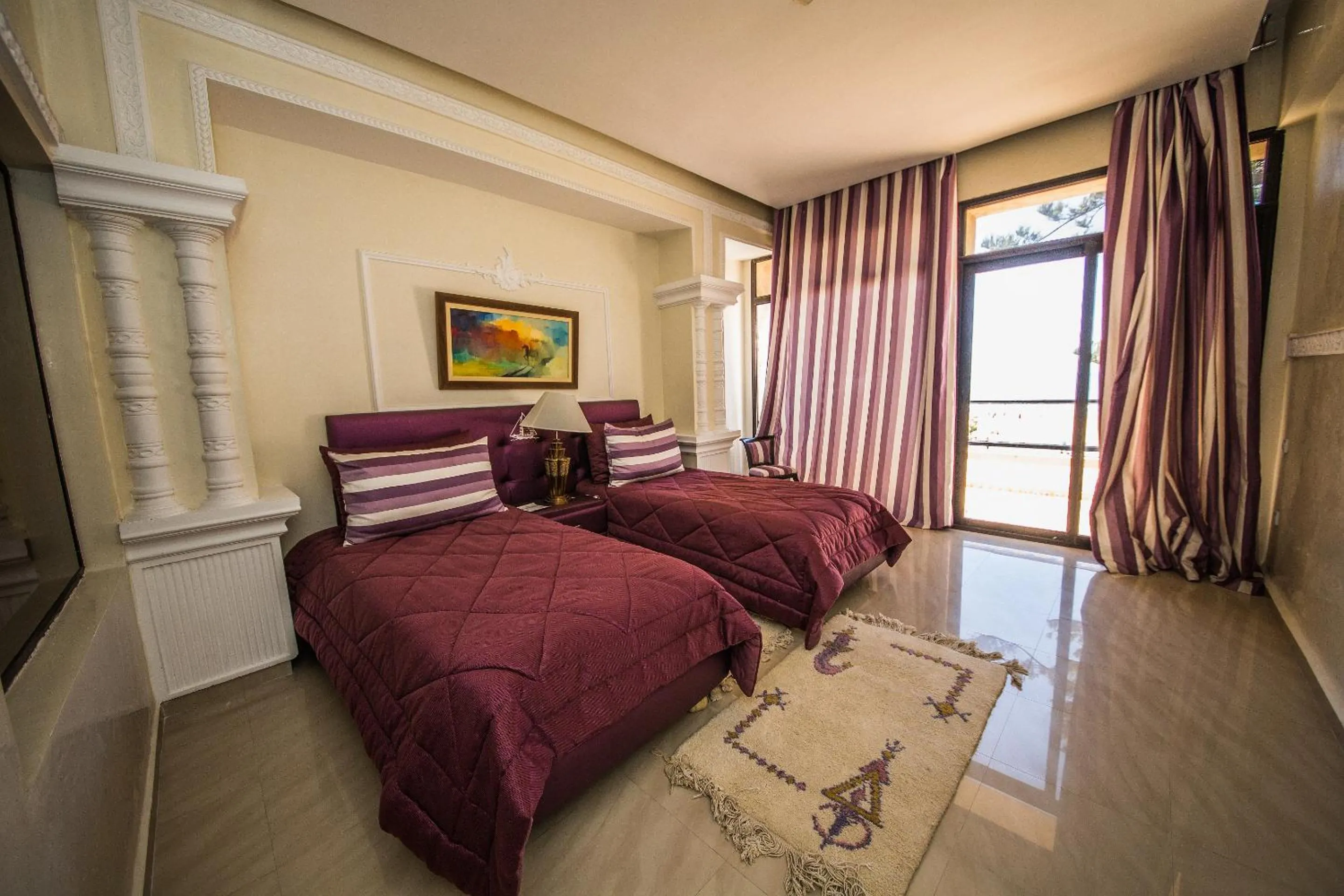 Property building, Bed in Hôtel Des Iles