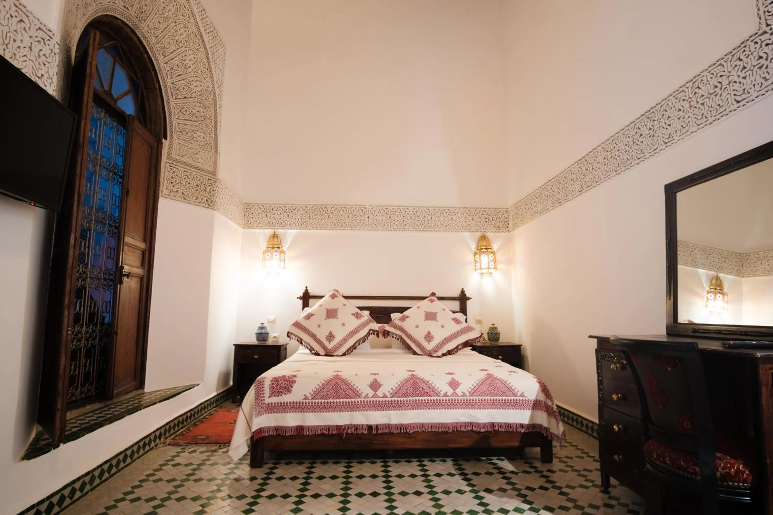 Photo of the whole room, Bed in Riad Dar Laura