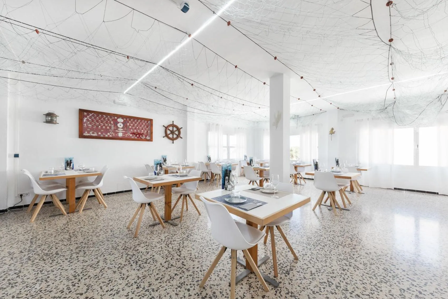 Restaurant/places to eat in Hostal Cala Llombards