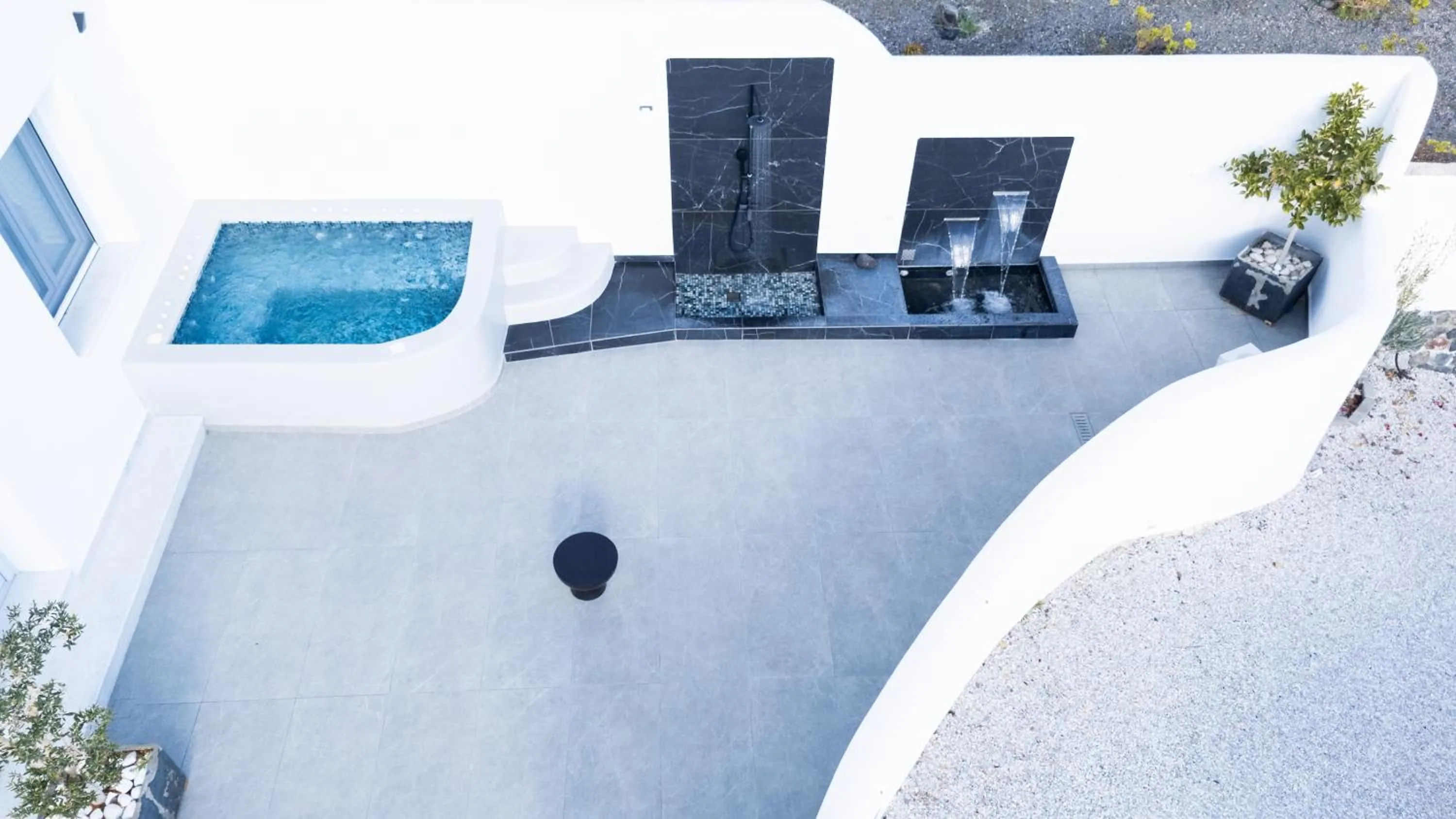 Hot Tub in SN Santorini Apartments