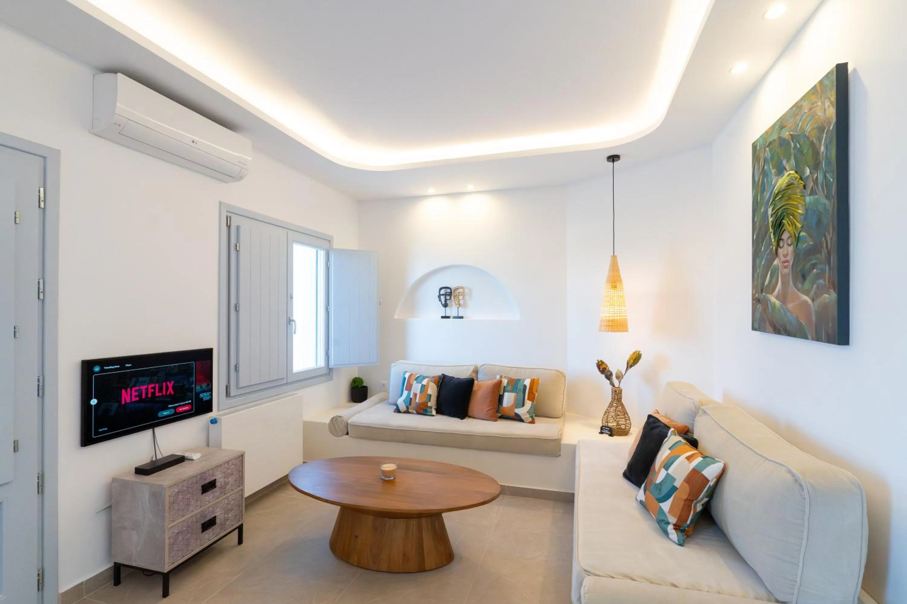 TV and multimedia in SN Santorini Apartments