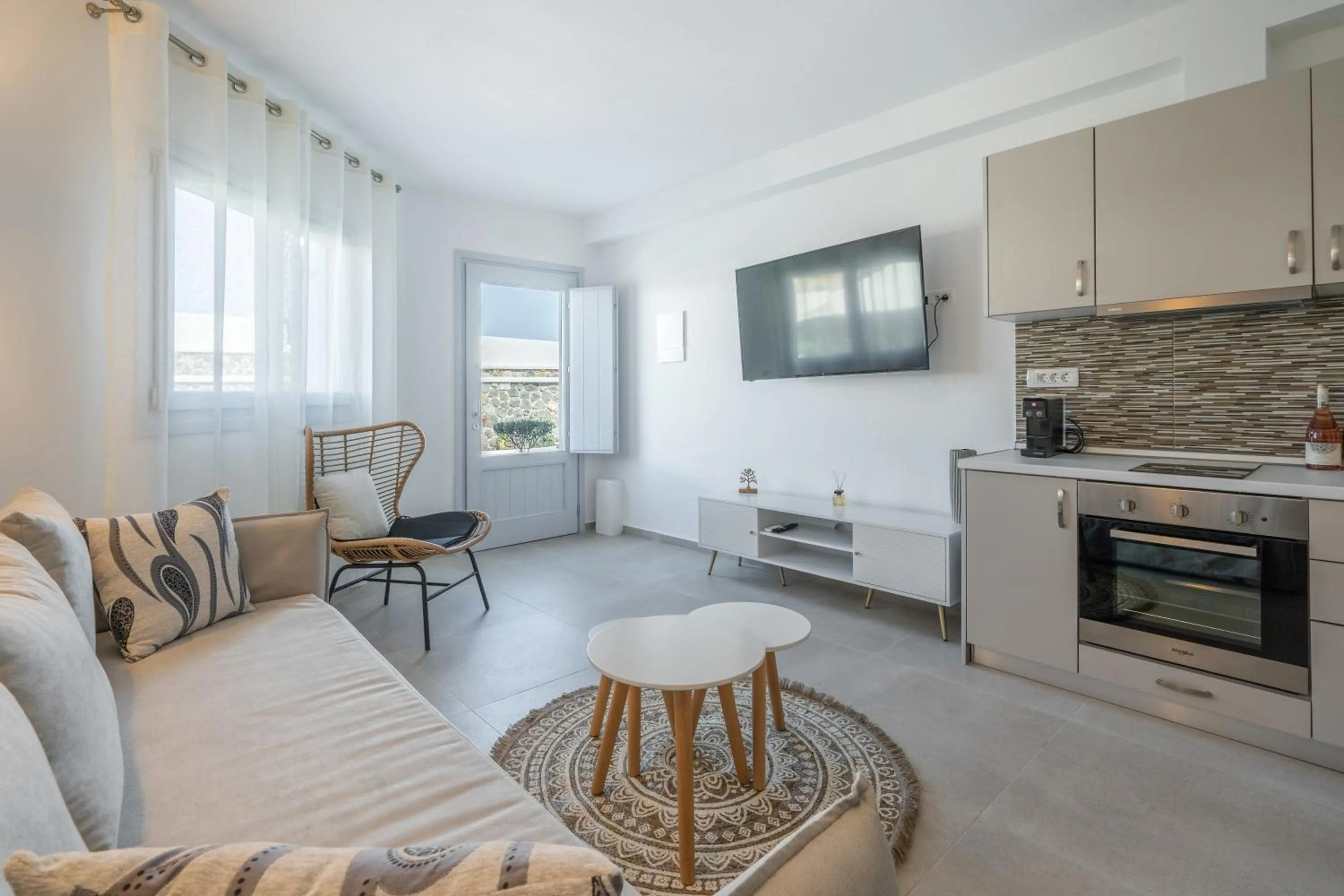 TV and multimedia in SN Santorini Apartments