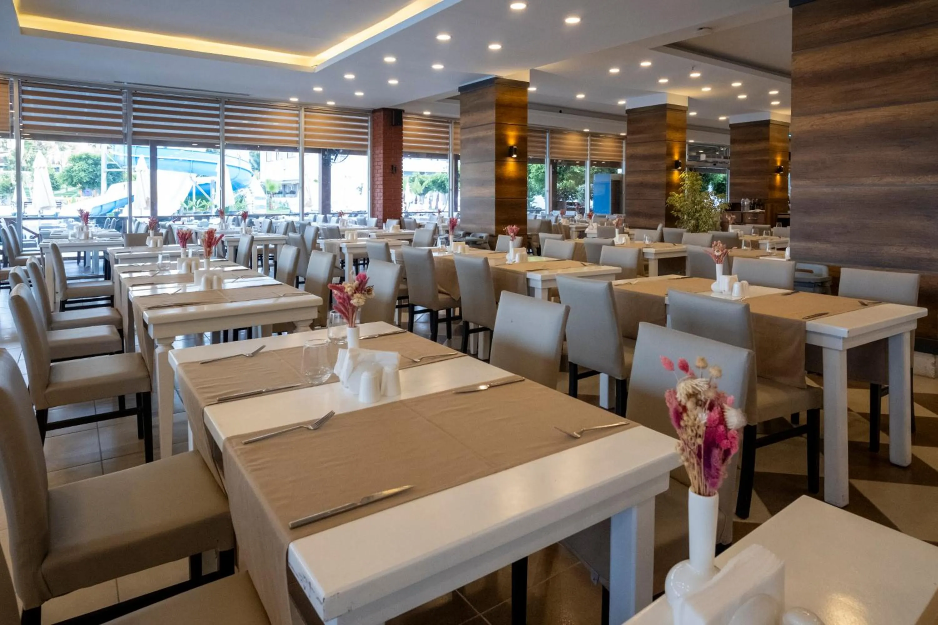 Restaurant/places to eat in FORE RESORT & SPA