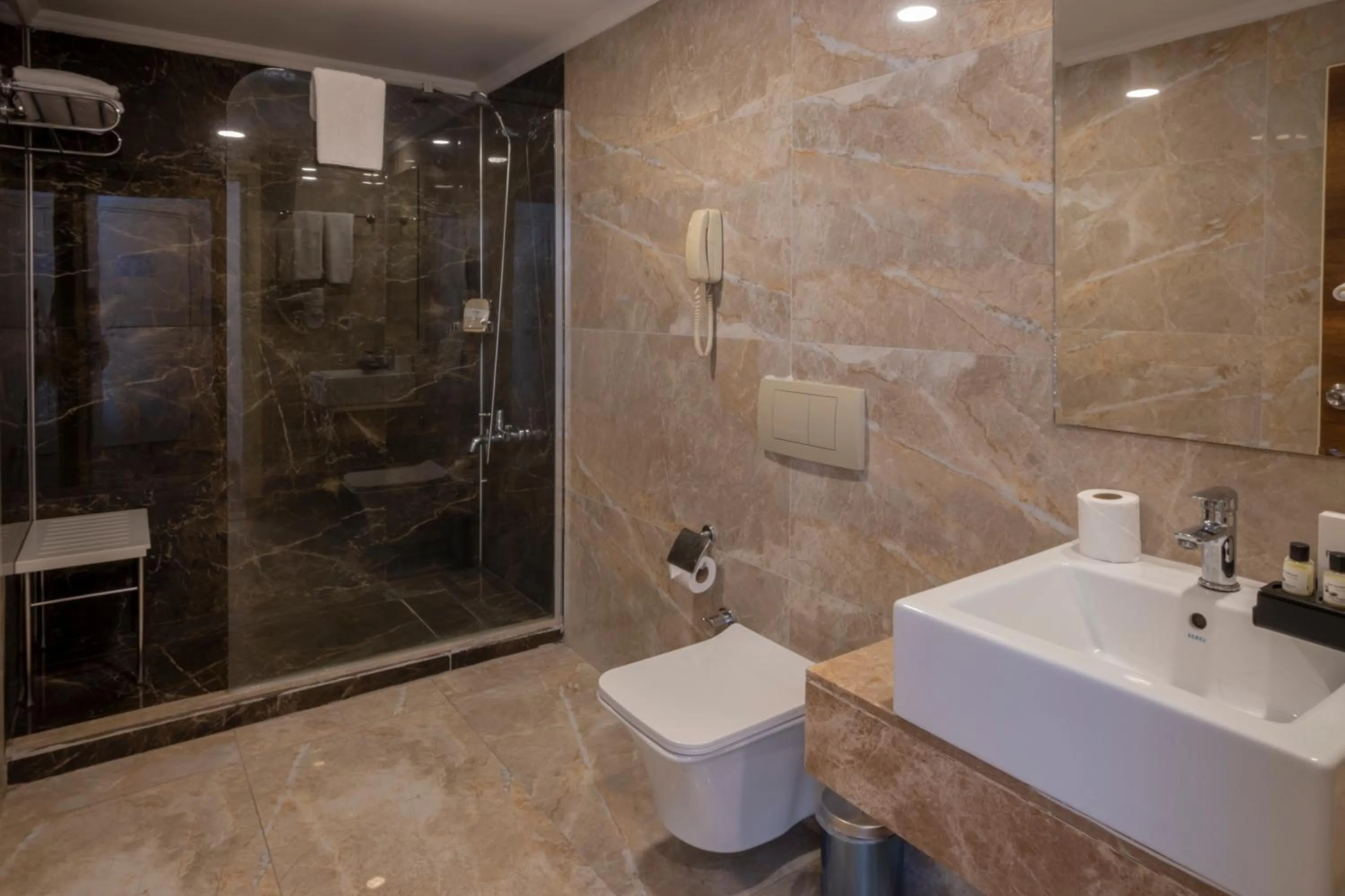 Shower in FORE RESORT & SPA